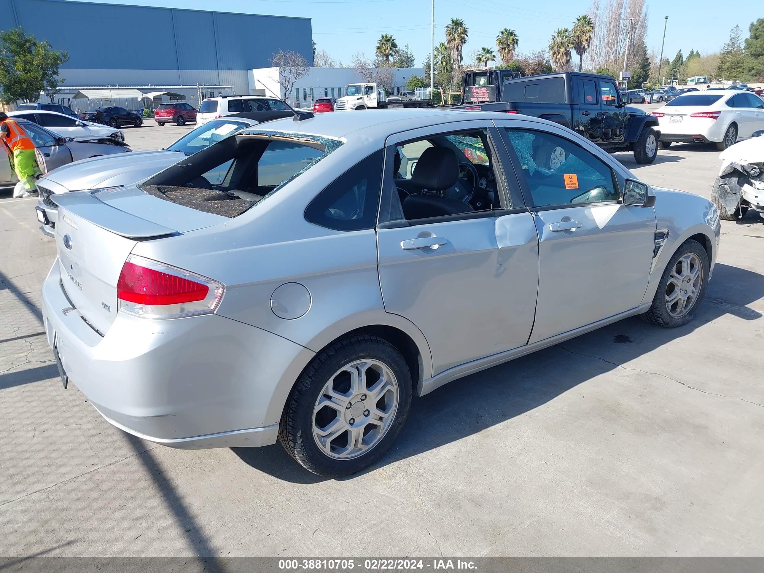 Photo 3 VIN: 1FAHP35N18W222677 - FORD FOCUS 