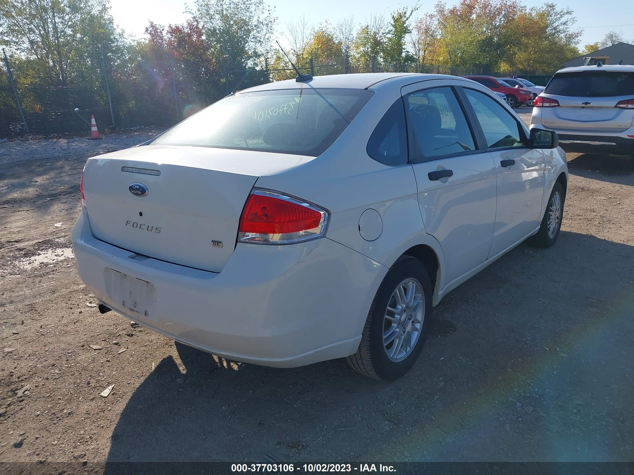 Photo 4 VIN: 1FAHP35N29W260999 - FORD FOCUS 