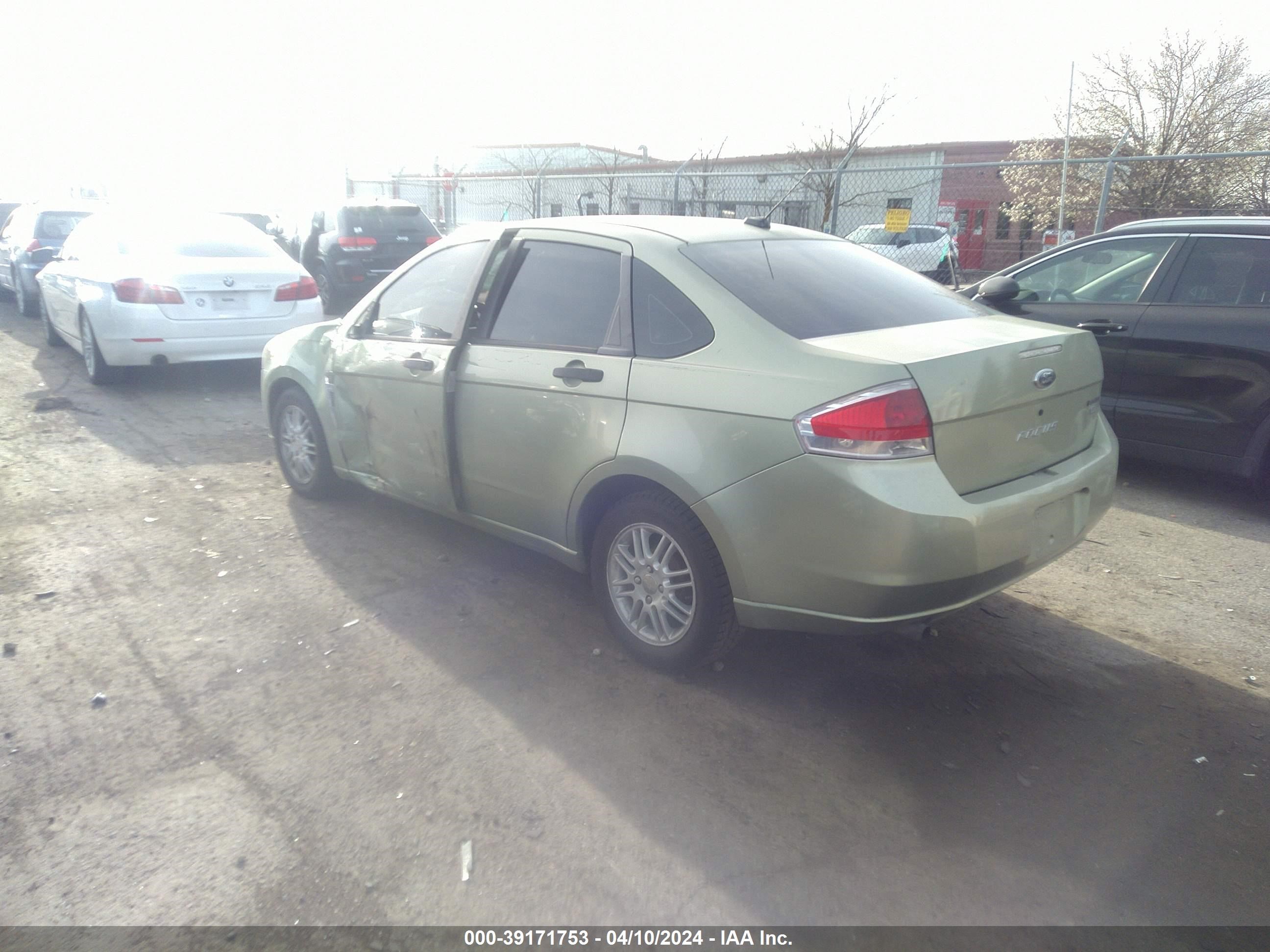 Photo 2 VIN: 1FAHP35N38W123438 - FORD FOCUS 