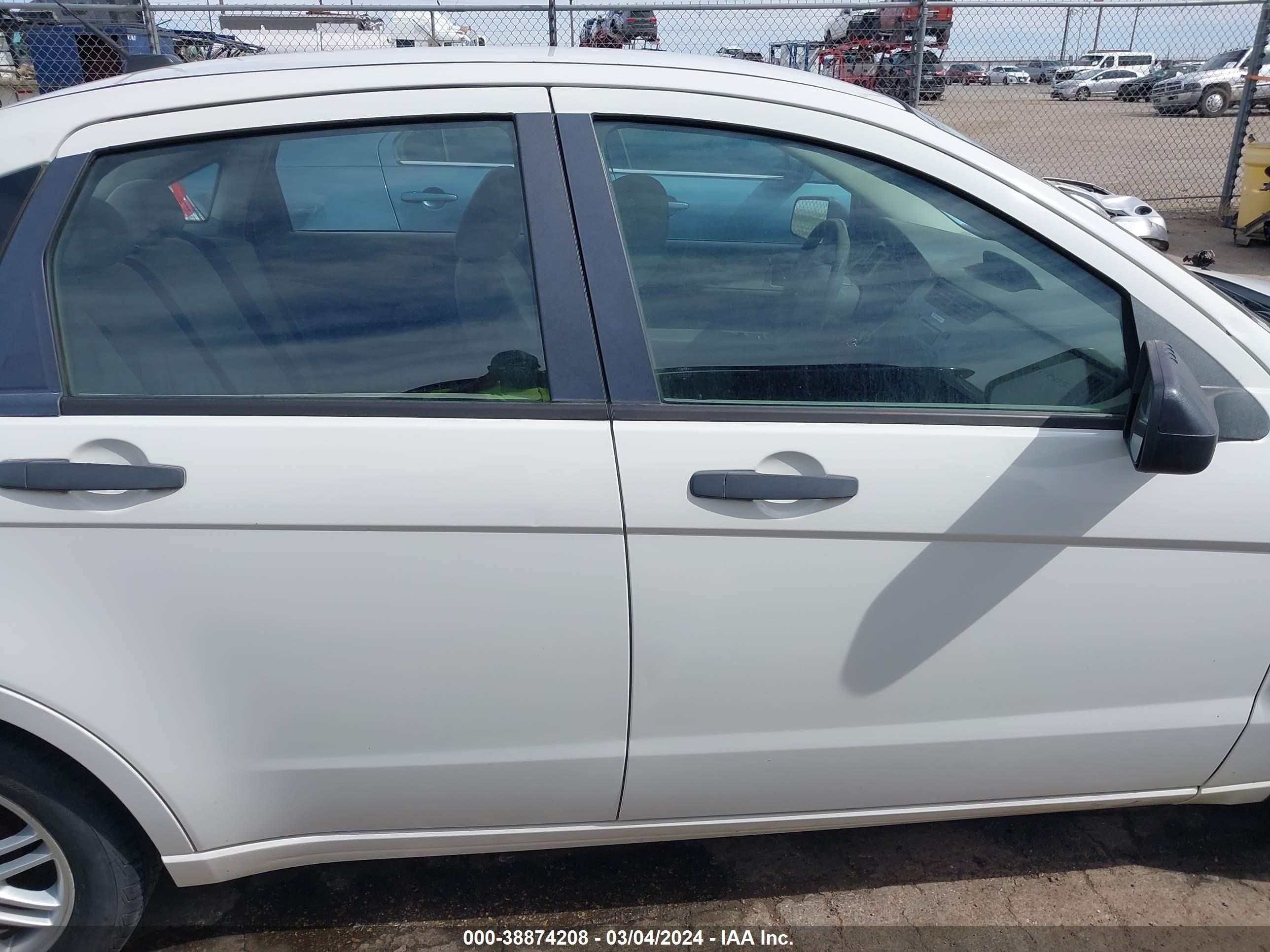 Photo 13 VIN: 1FAHP35N39W229633 - FORD FOCUS 