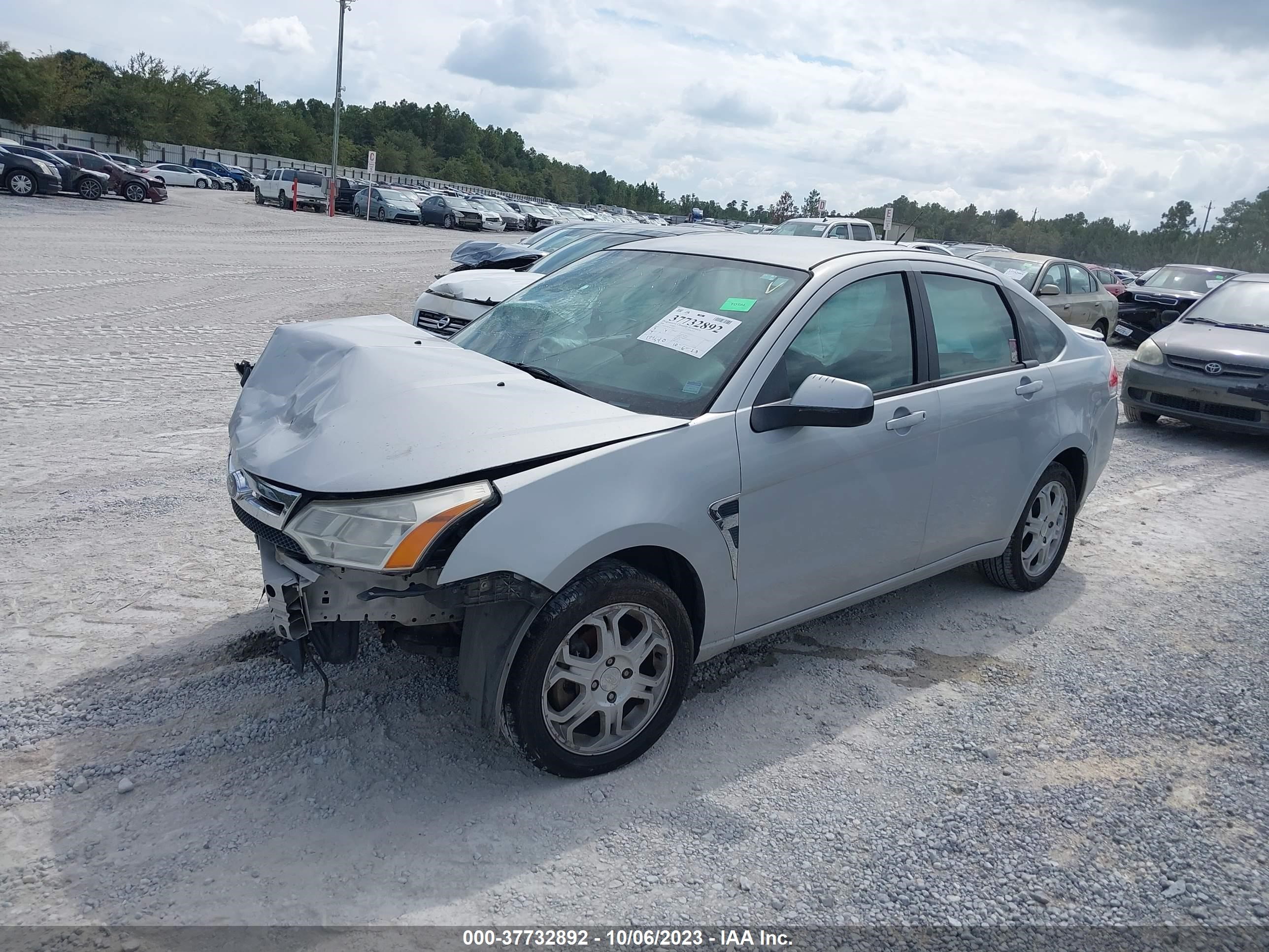 Photo 1 VIN: 1FAHP35N48W170770 - FORD FOCUS 