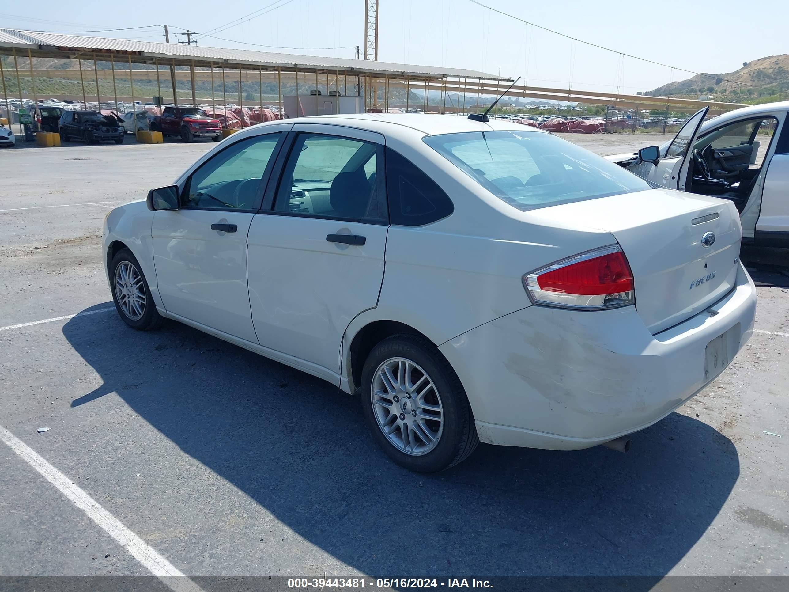 Photo 2 VIN: 1FAHP35N49W133929 - FORD FOCUS 