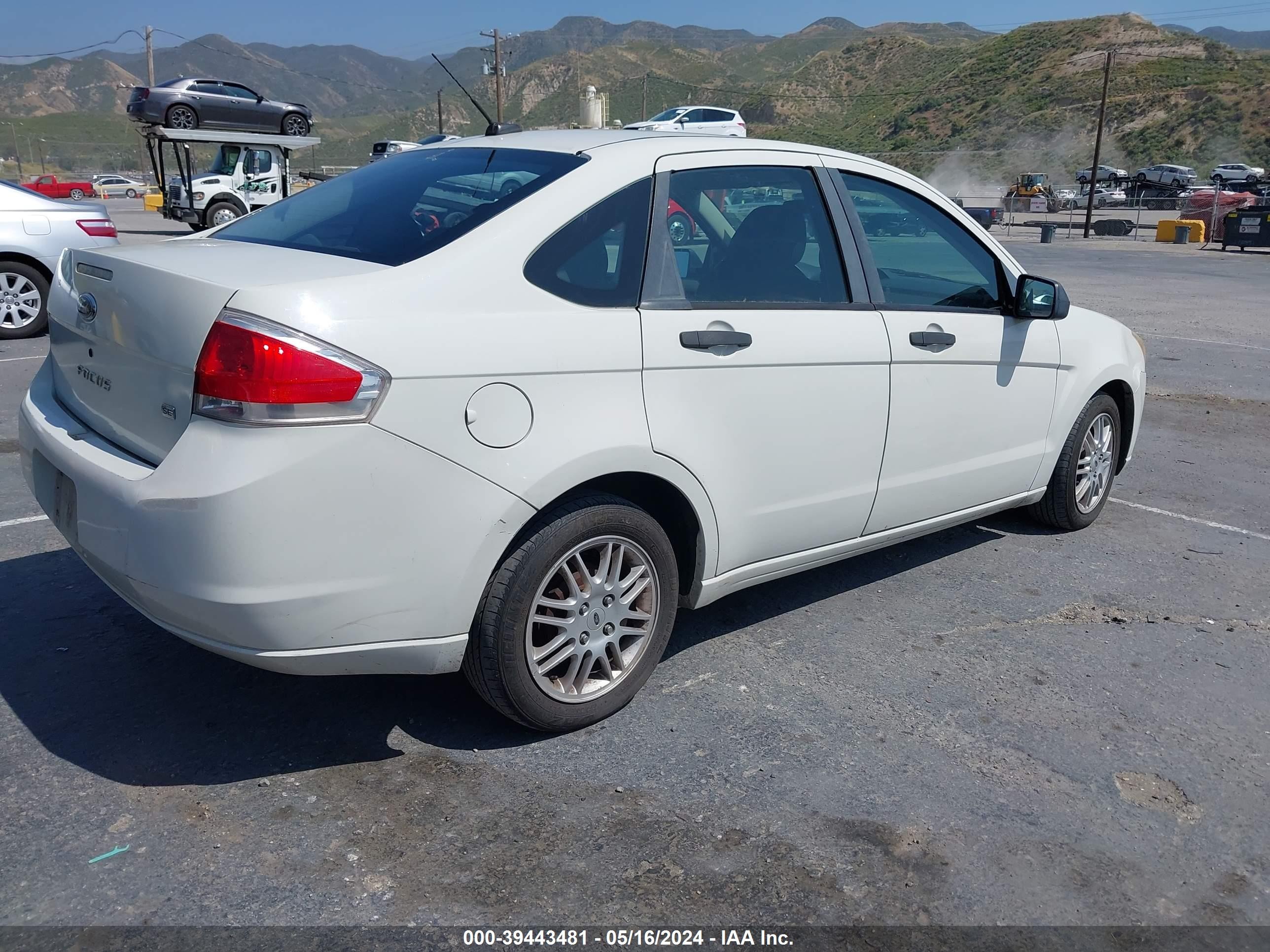 Photo 3 VIN: 1FAHP35N49W133929 - FORD FOCUS 