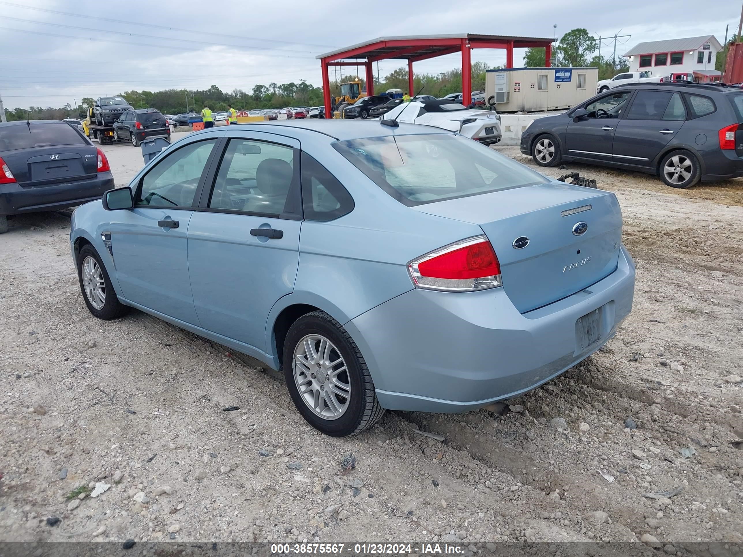 Photo 2 VIN: 1FAHP35N58W157090 - FORD FOCUS 