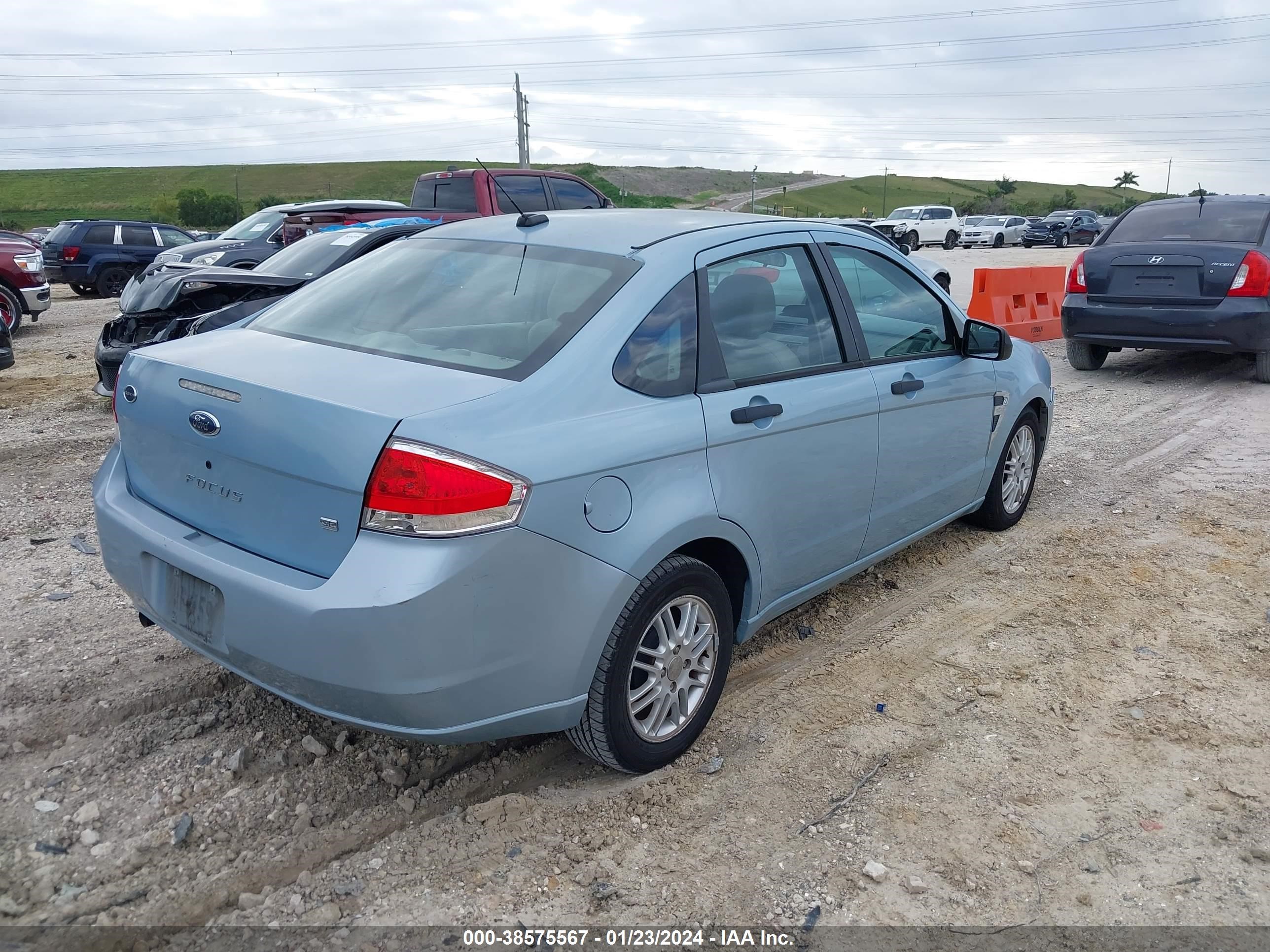 Photo 3 VIN: 1FAHP35N58W157090 - FORD FOCUS 