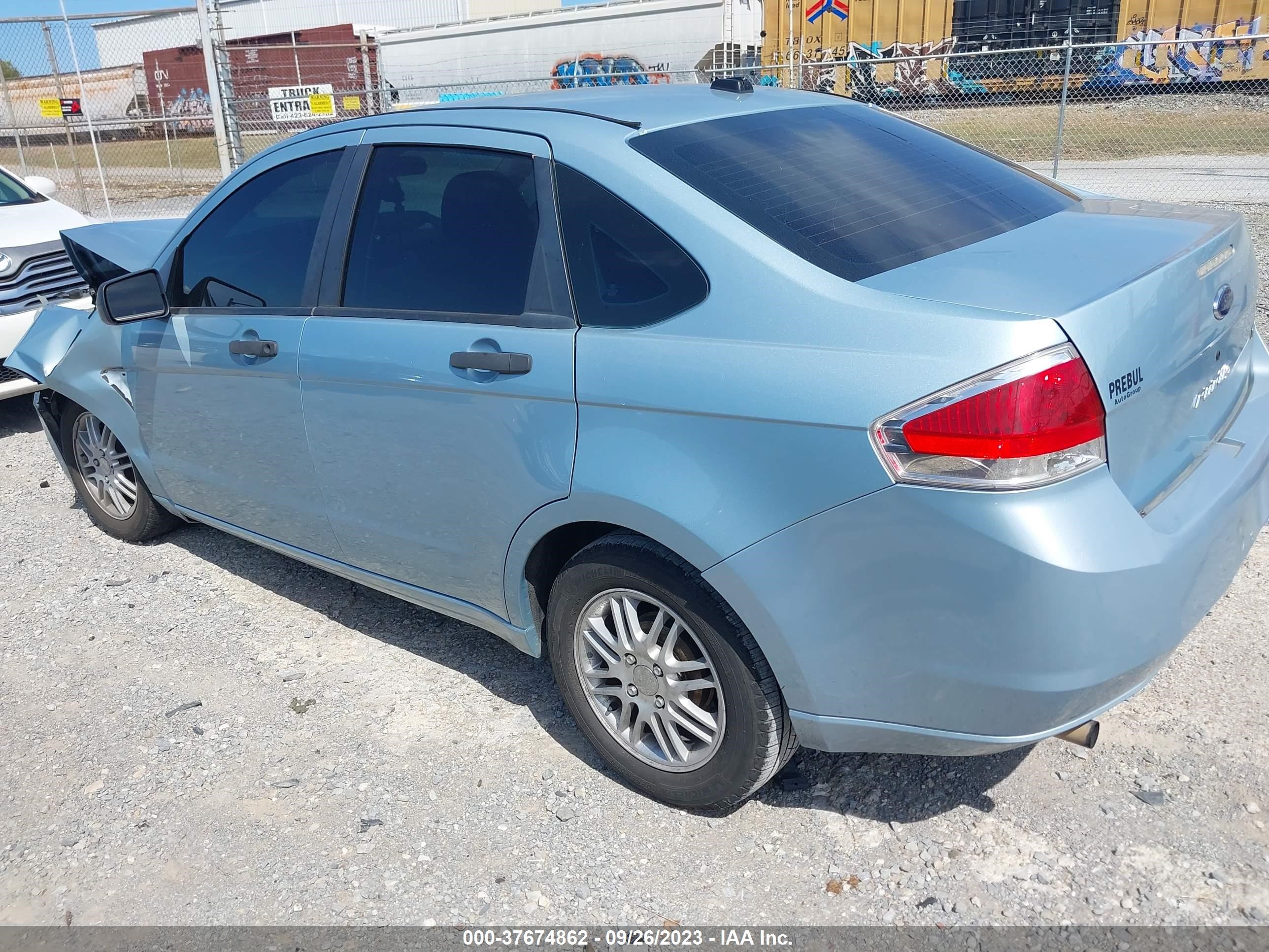 Photo 2 VIN: 1FAHP35N58W239868 - FORD FOCUS 