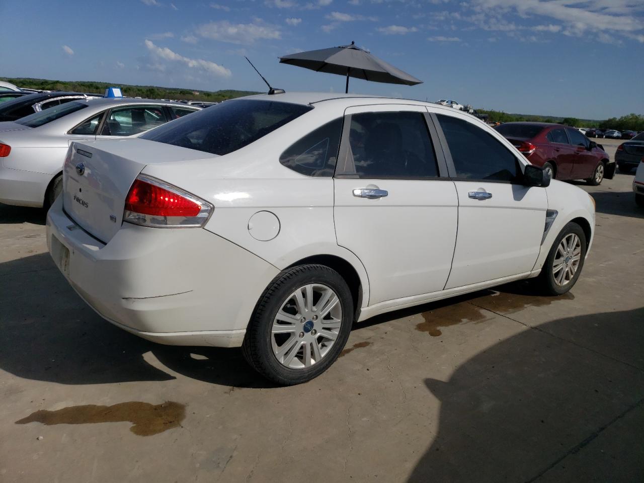 Photo 2 VIN: 1FAHP35N58W279951 - FORD FOCUS 