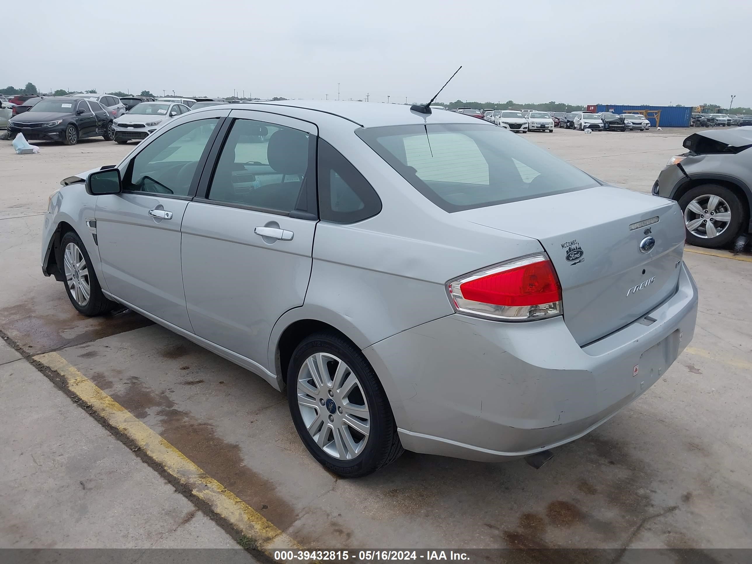 Photo 2 VIN: 1FAHP35N68W235859 - FORD FOCUS 