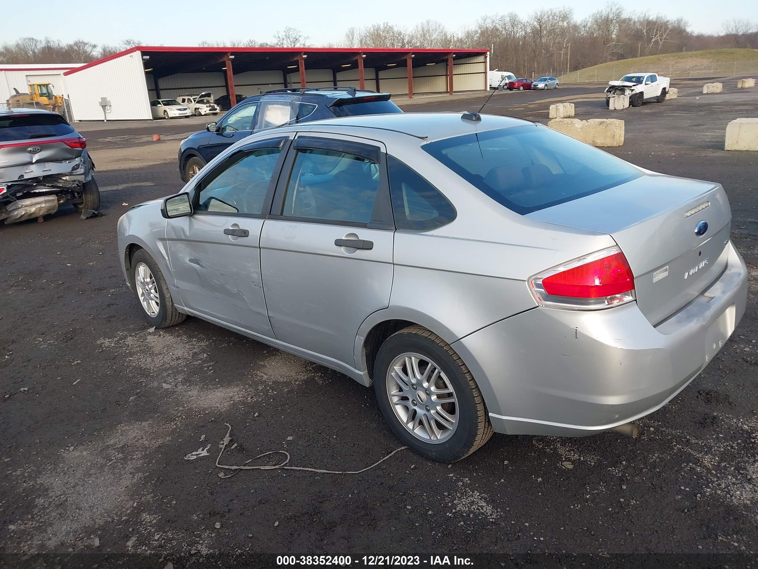 Photo 2 VIN: 1FAHP35N69W113892 - FORD FOCUS 