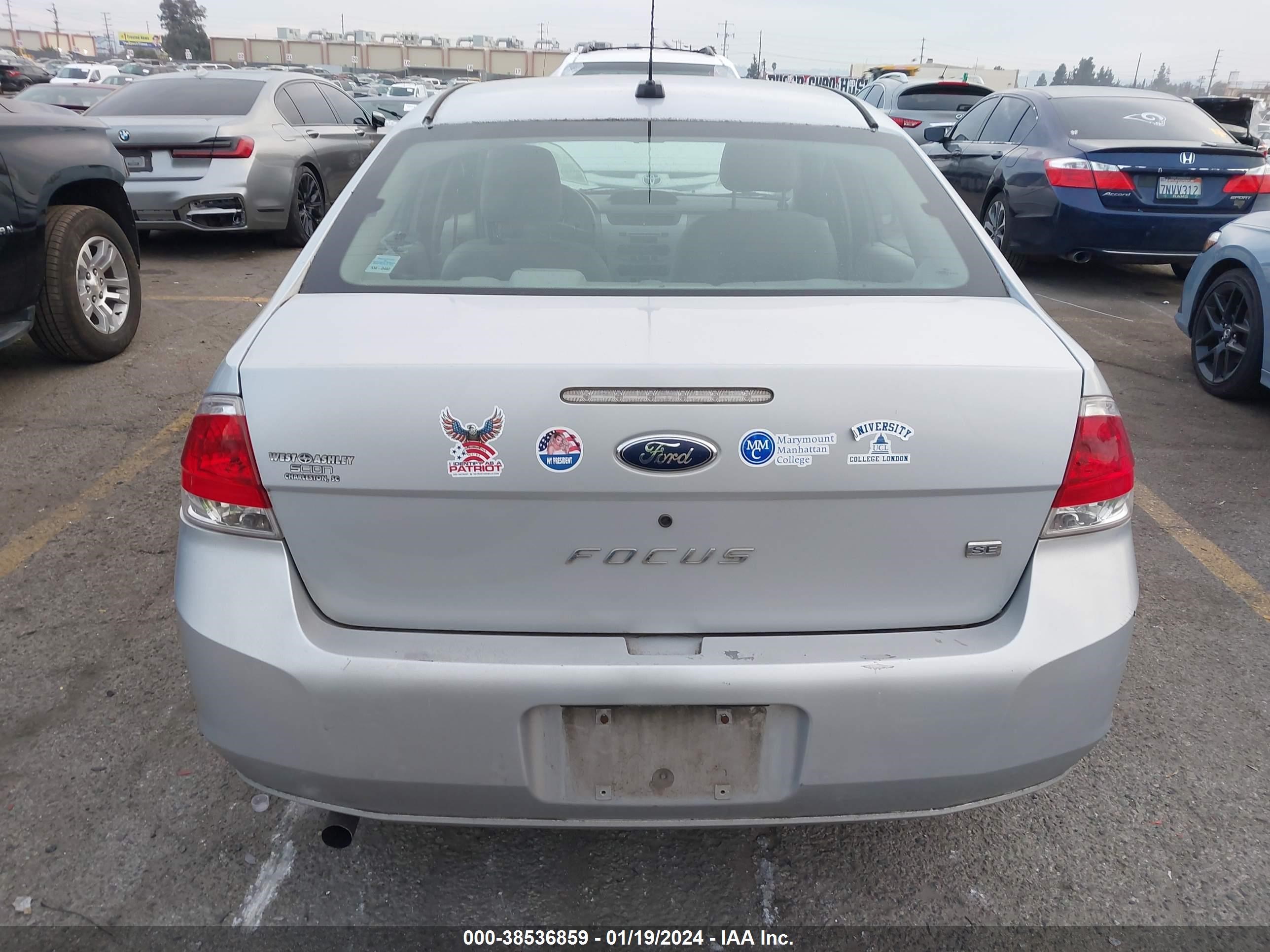 Photo 16 VIN: 1FAHP35N78W108716 - FORD FOCUS 