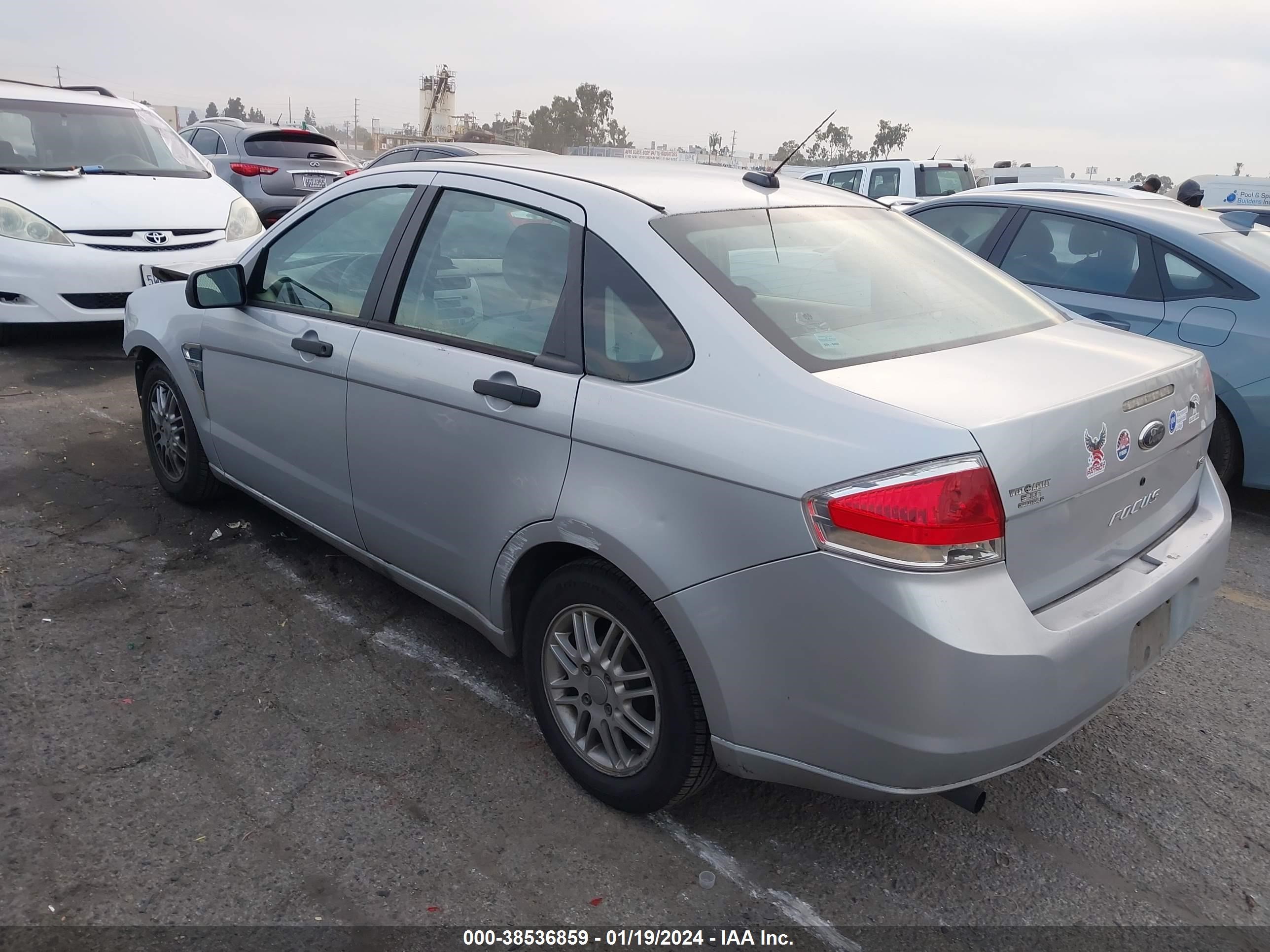 Photo 2 VIN: 1FAHP35N78W108716 - FORD FOCUS 