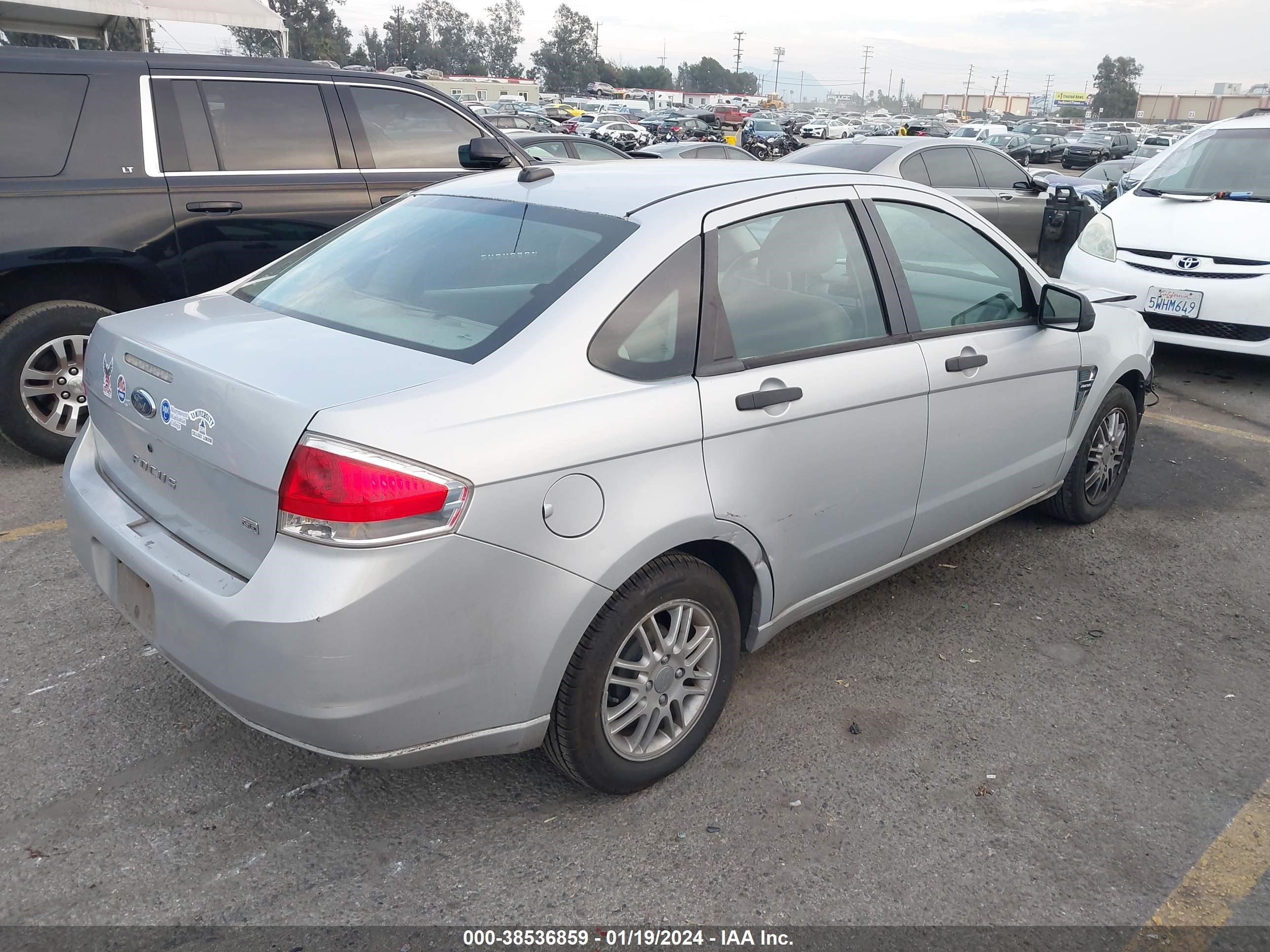 Photo 3 VIN: 1FAHP35N78W108716 - FORD FOCUS 