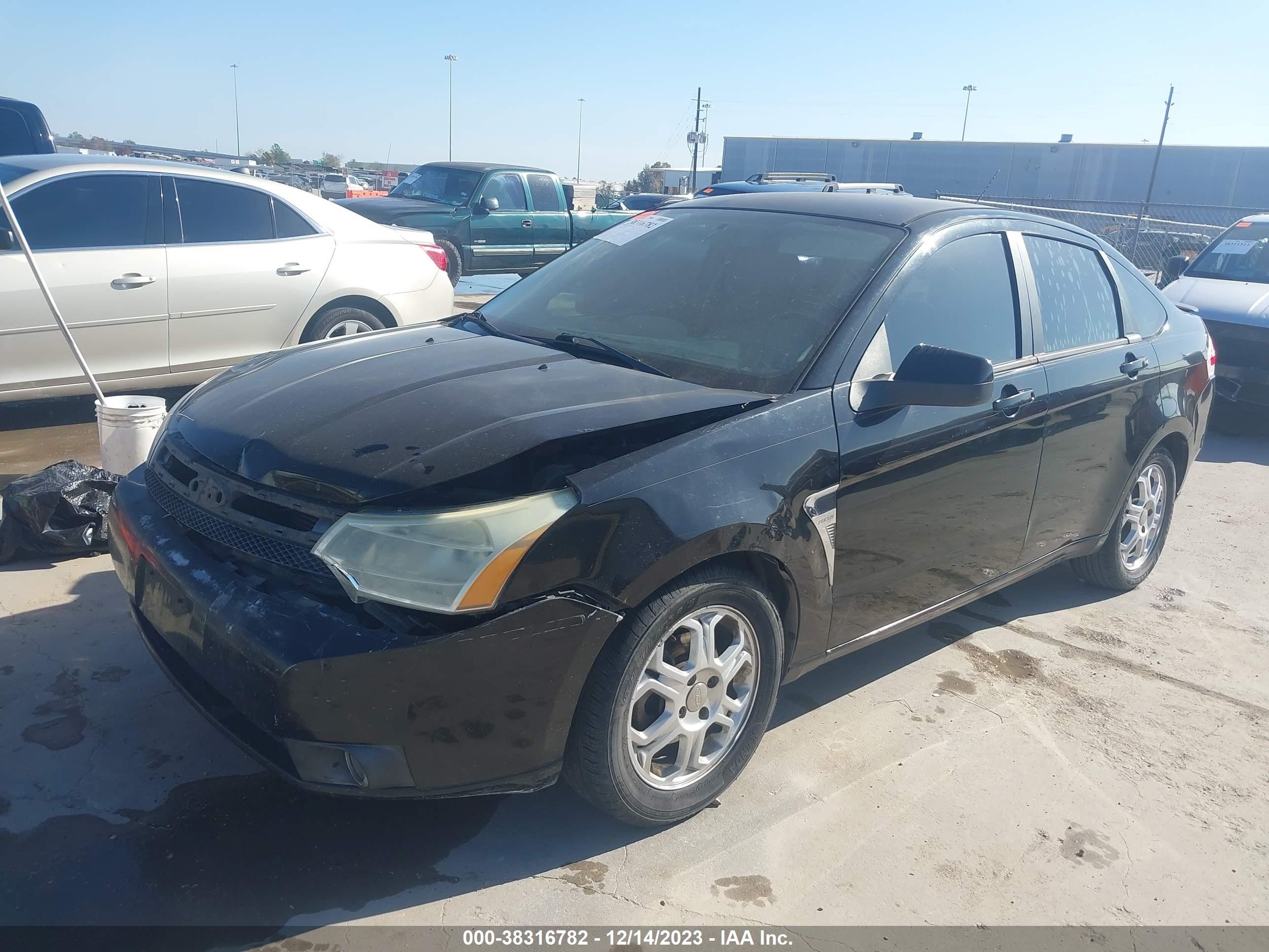 Photo 1 VIN: 1FAHP35N78W127895 - FORD FOCUS 