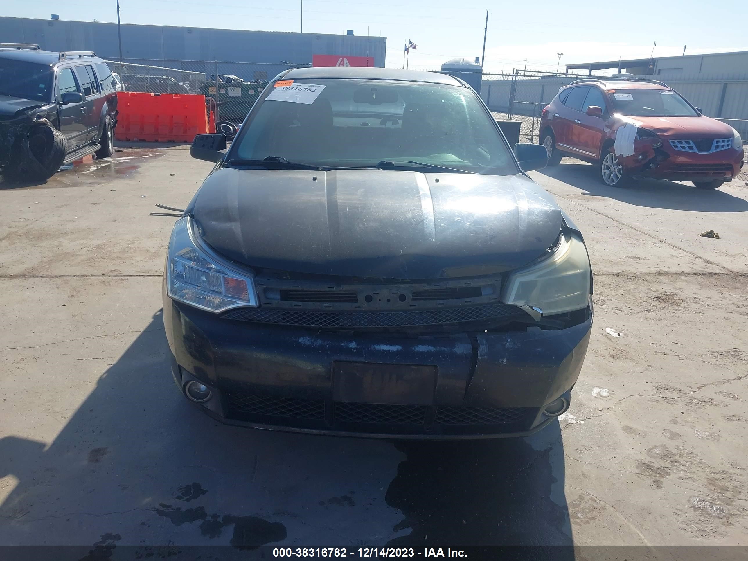 Photo 11 VIN: 1FAHP35N78W127895 - FORD FOCUS 