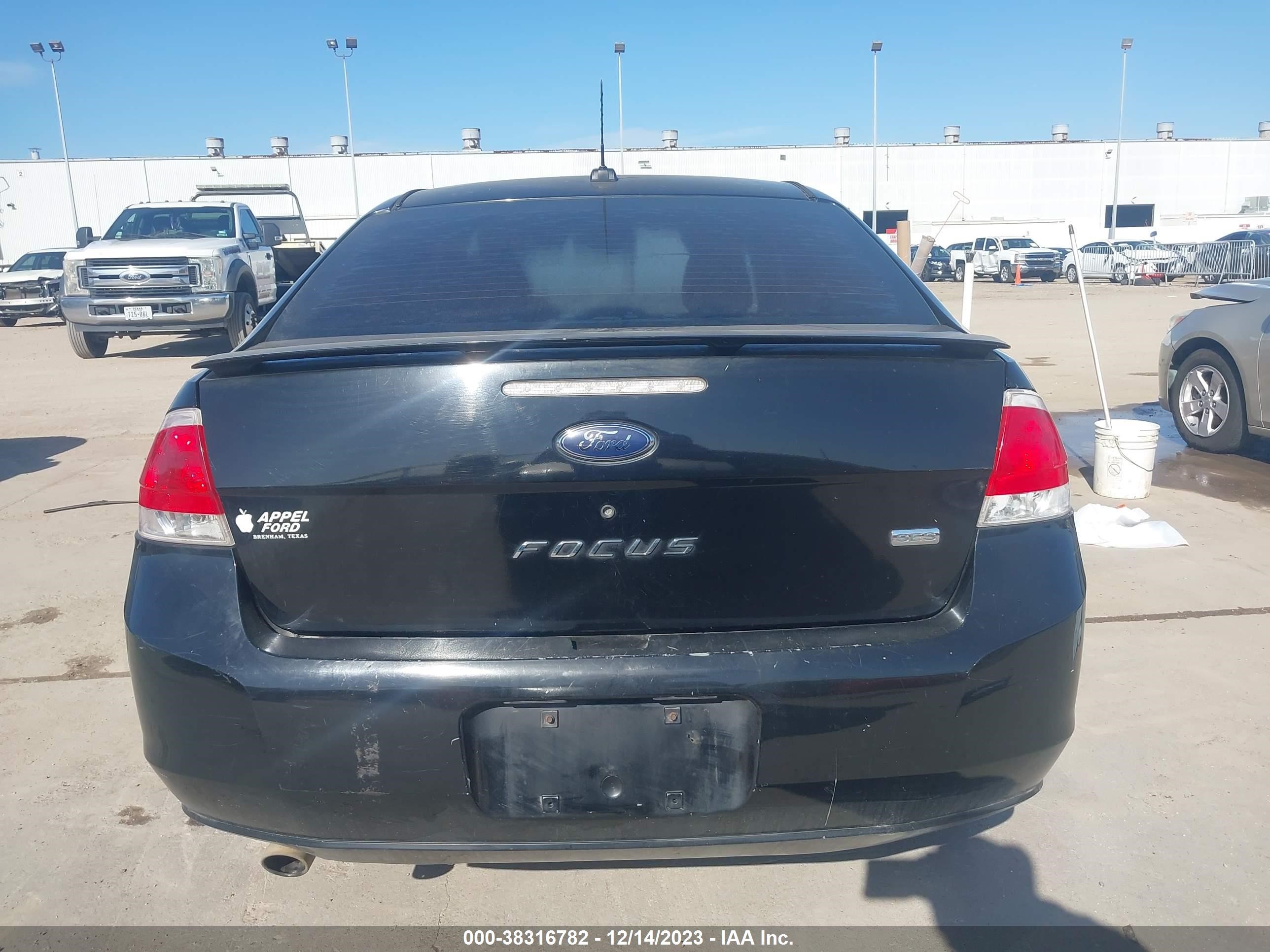 Photo 15 VIN: 1FAHP35N78W127895 - FORD FOCUS 