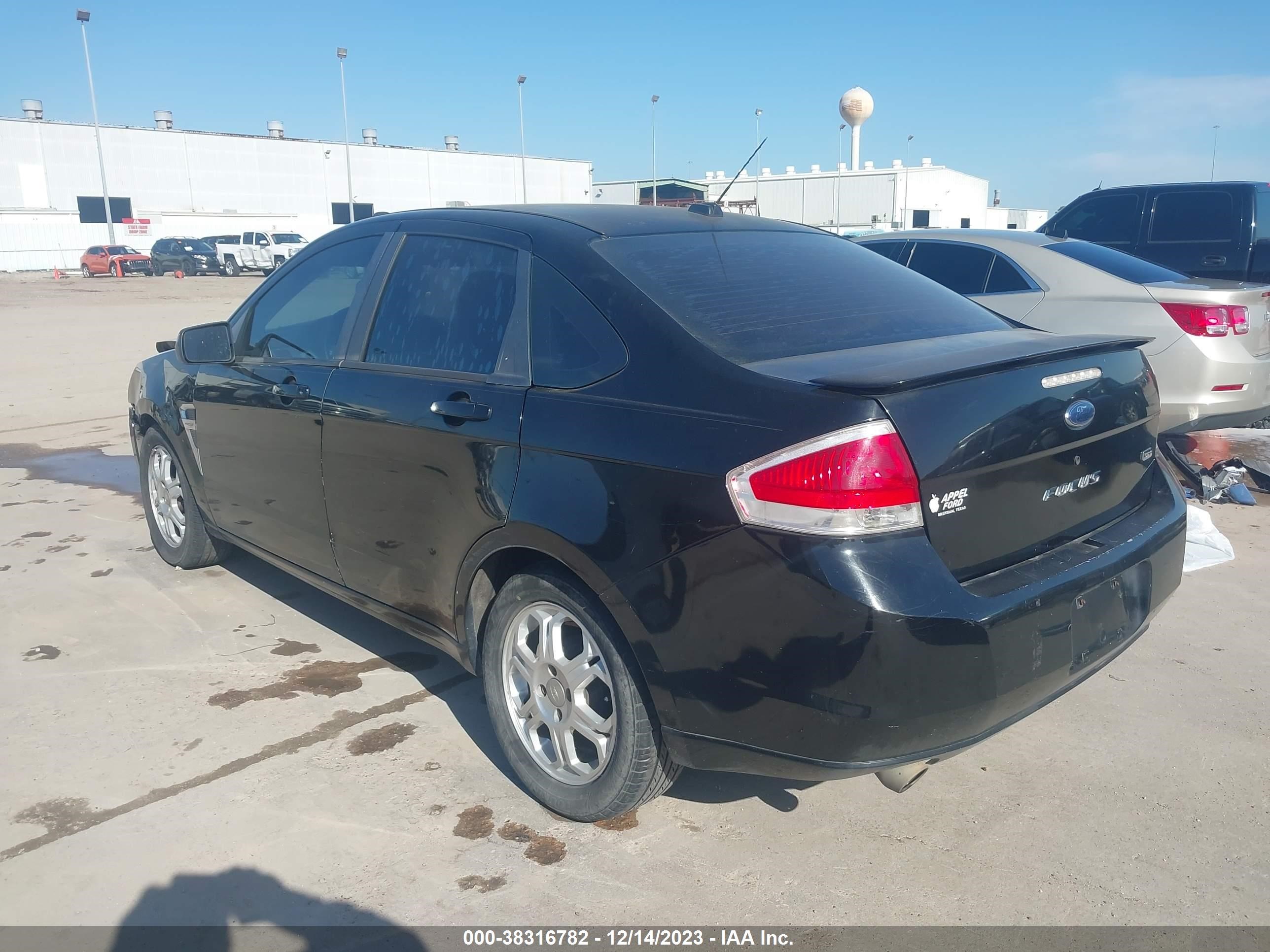 Photo 2 VIN: 1FAHP35N78W127895 - FORD FOCUS 