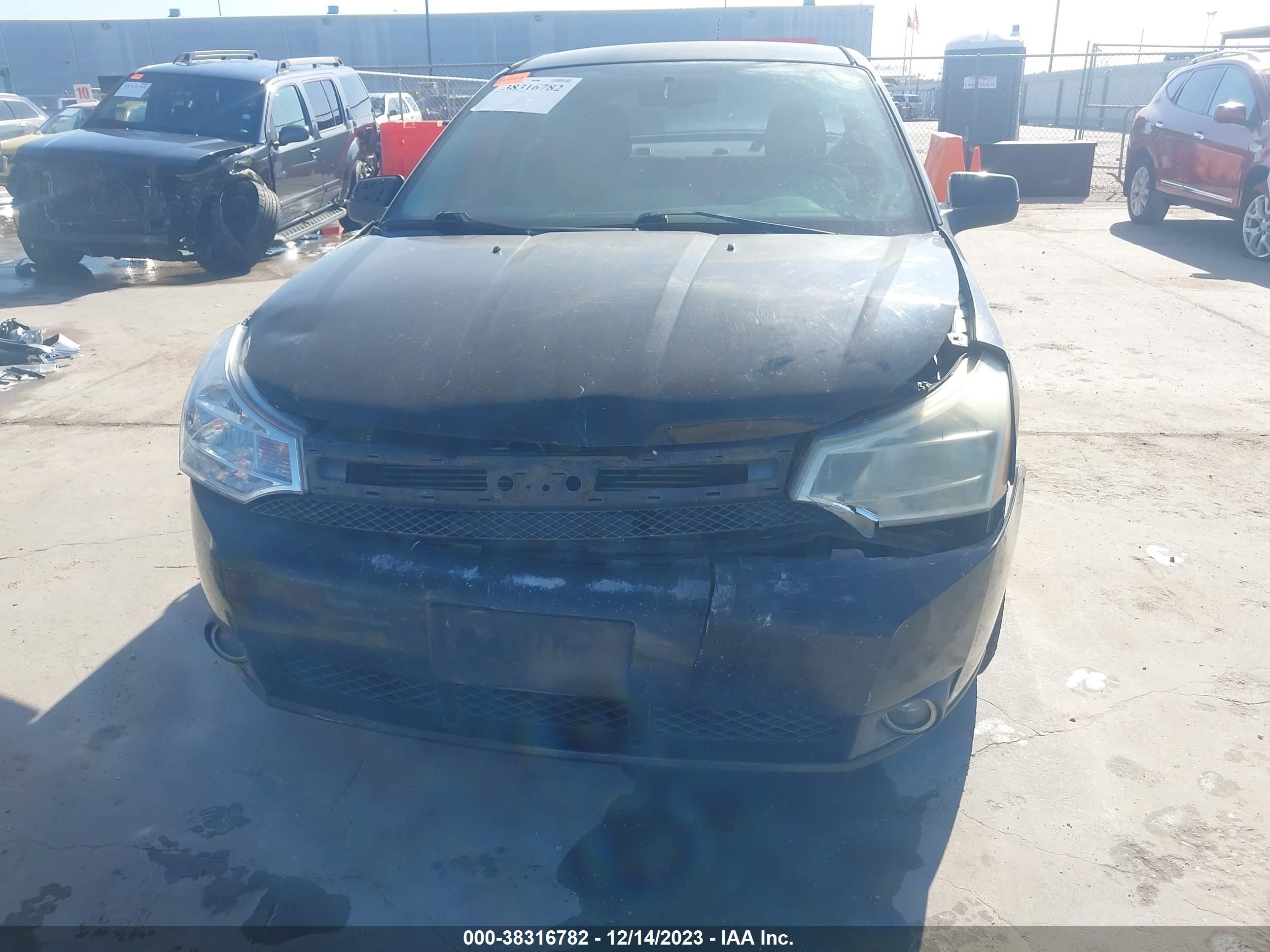 Photo 5 VIN: 1FAHP35N78W127895 - FORD FOCUS 