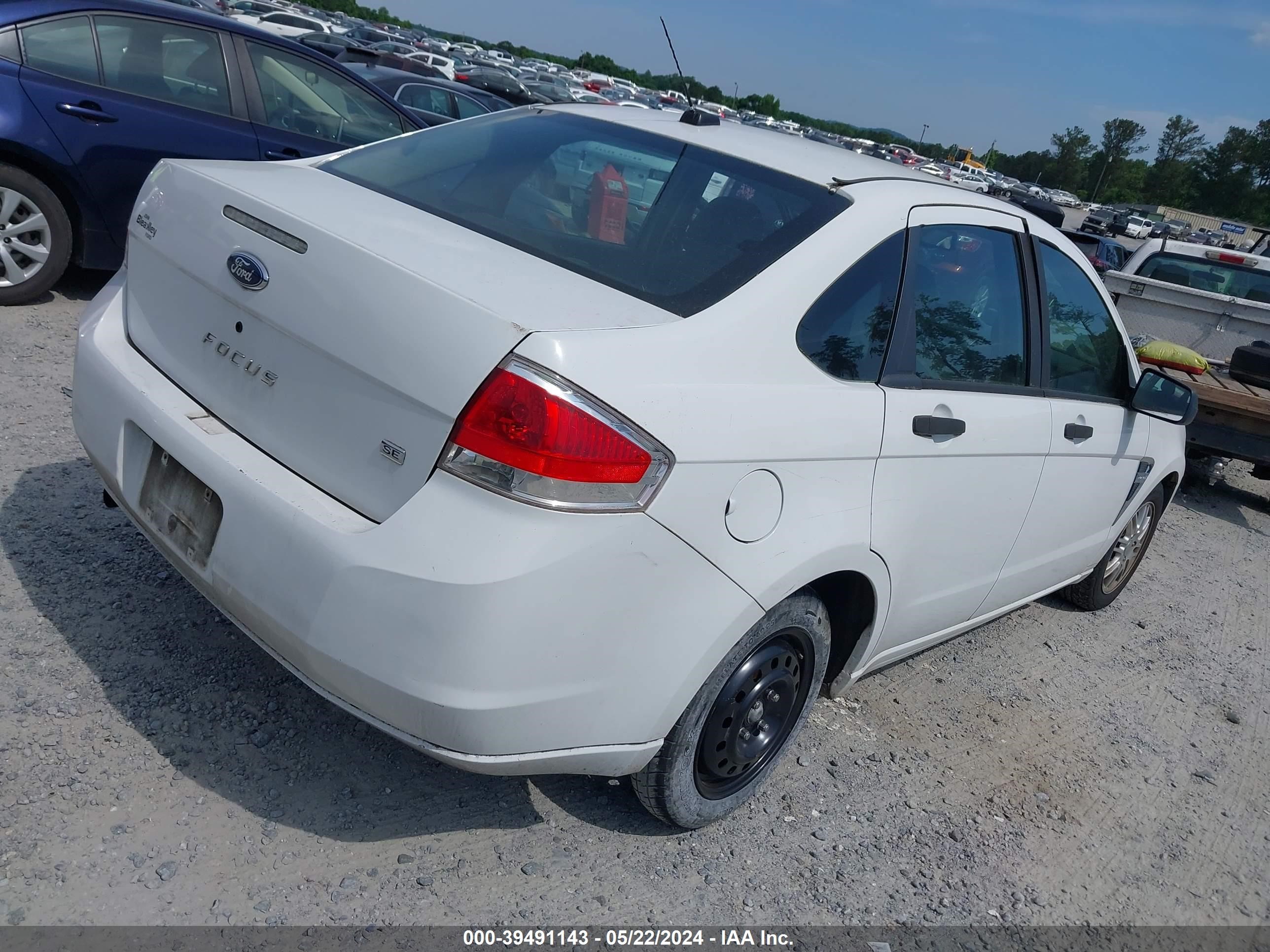 Photo 3 VIN: 1FAHP35N78W211019 - FORD FOCUS 