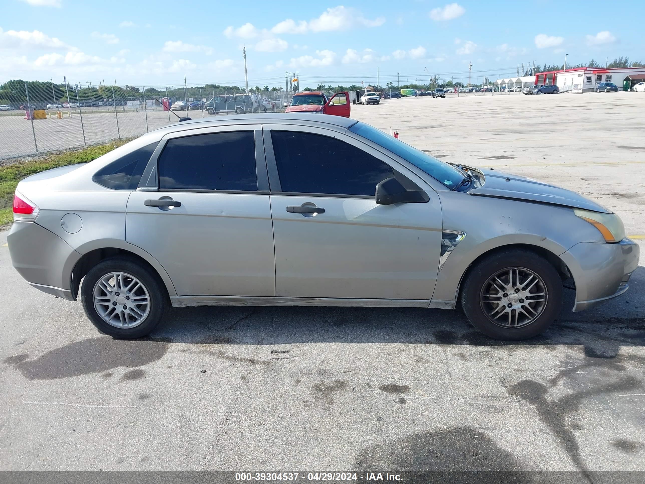 Photo 12 VIN: 1FAHP35N88W161277 - FORD FOCUS 