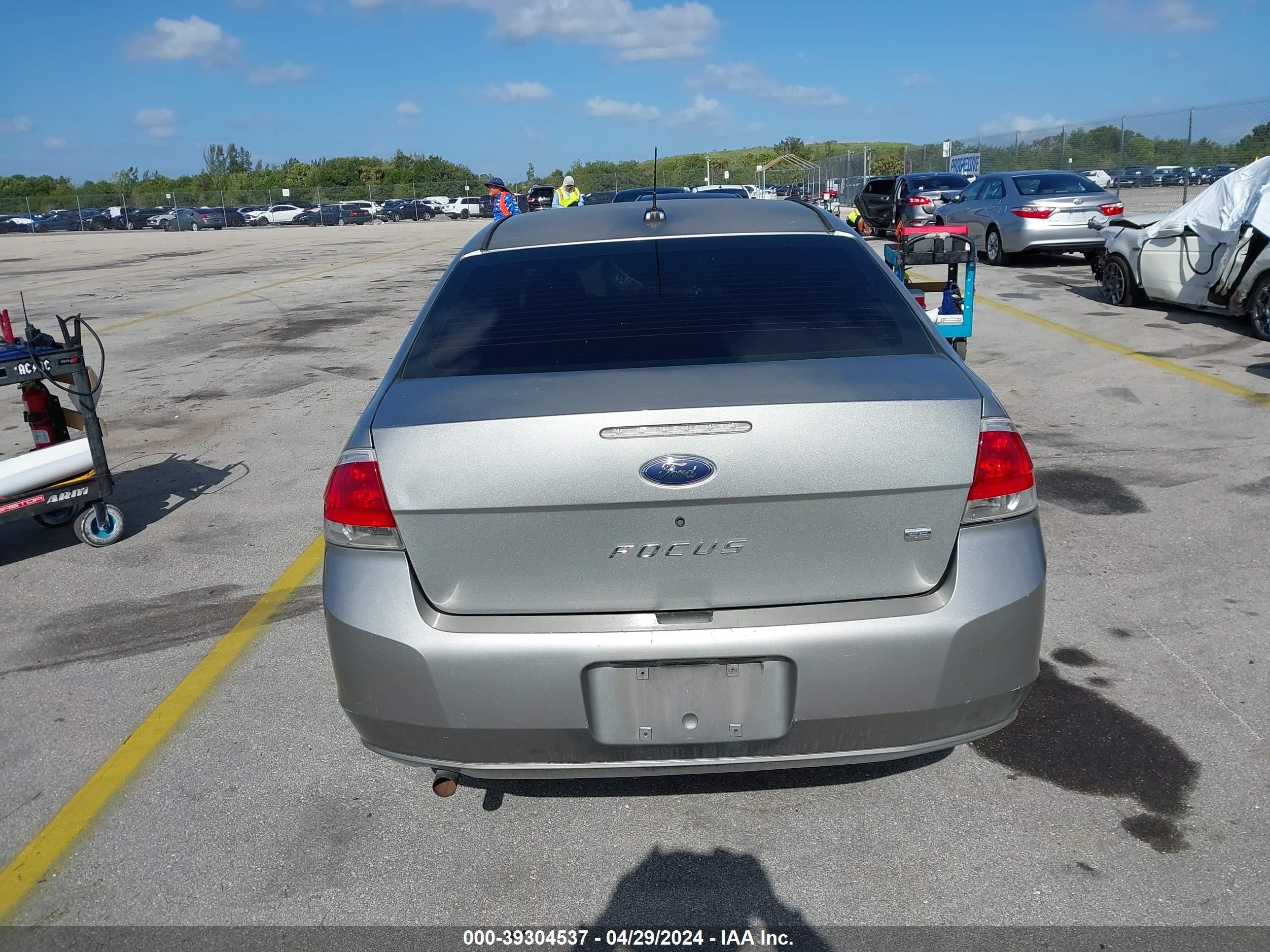 Photo 15 VIN: 1FAHP35N88W161277 - FORD FOCUS 