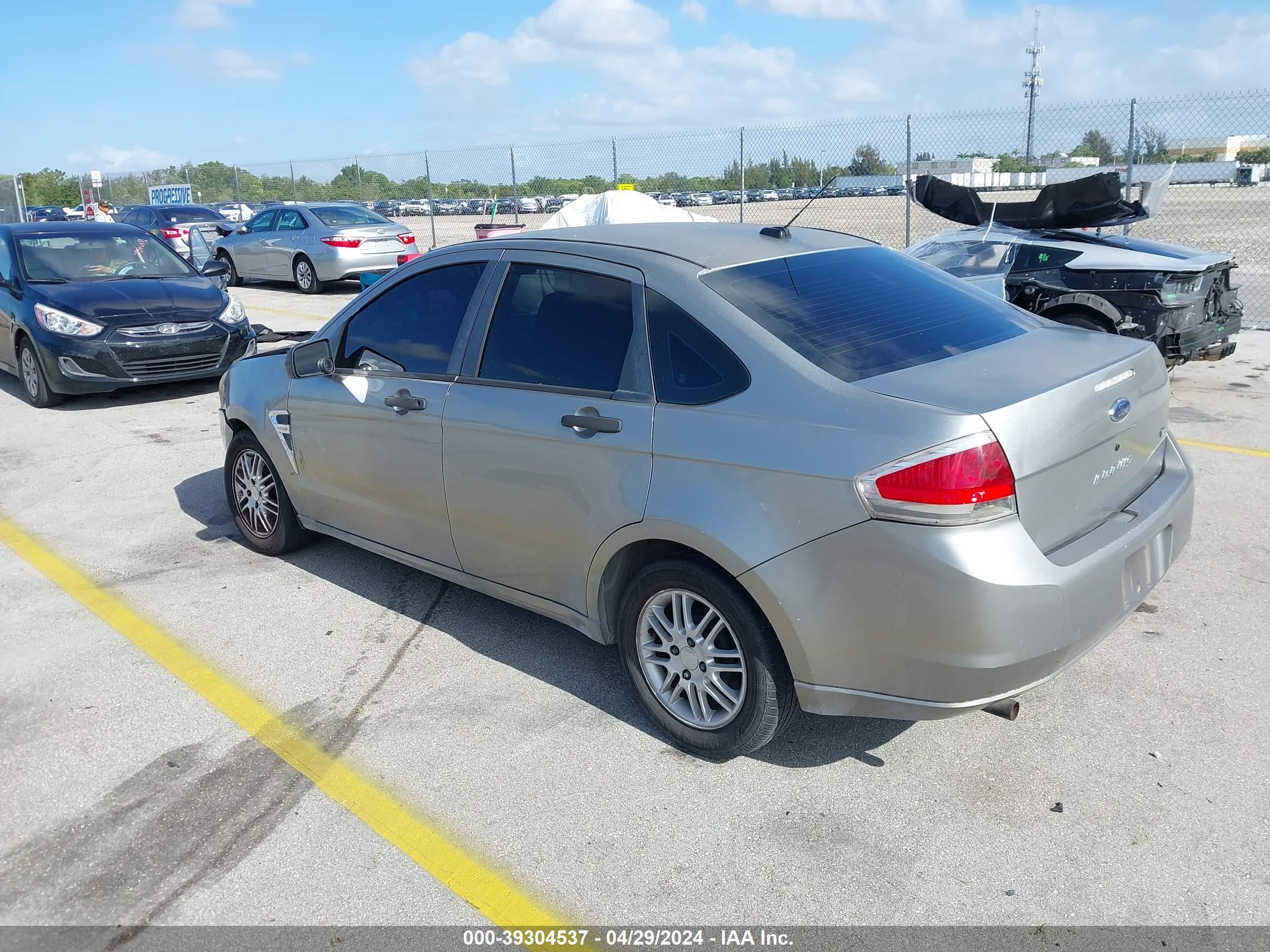 Photo 2 VIN: 1FAHP35N88W161277 - FORD FOCUS 