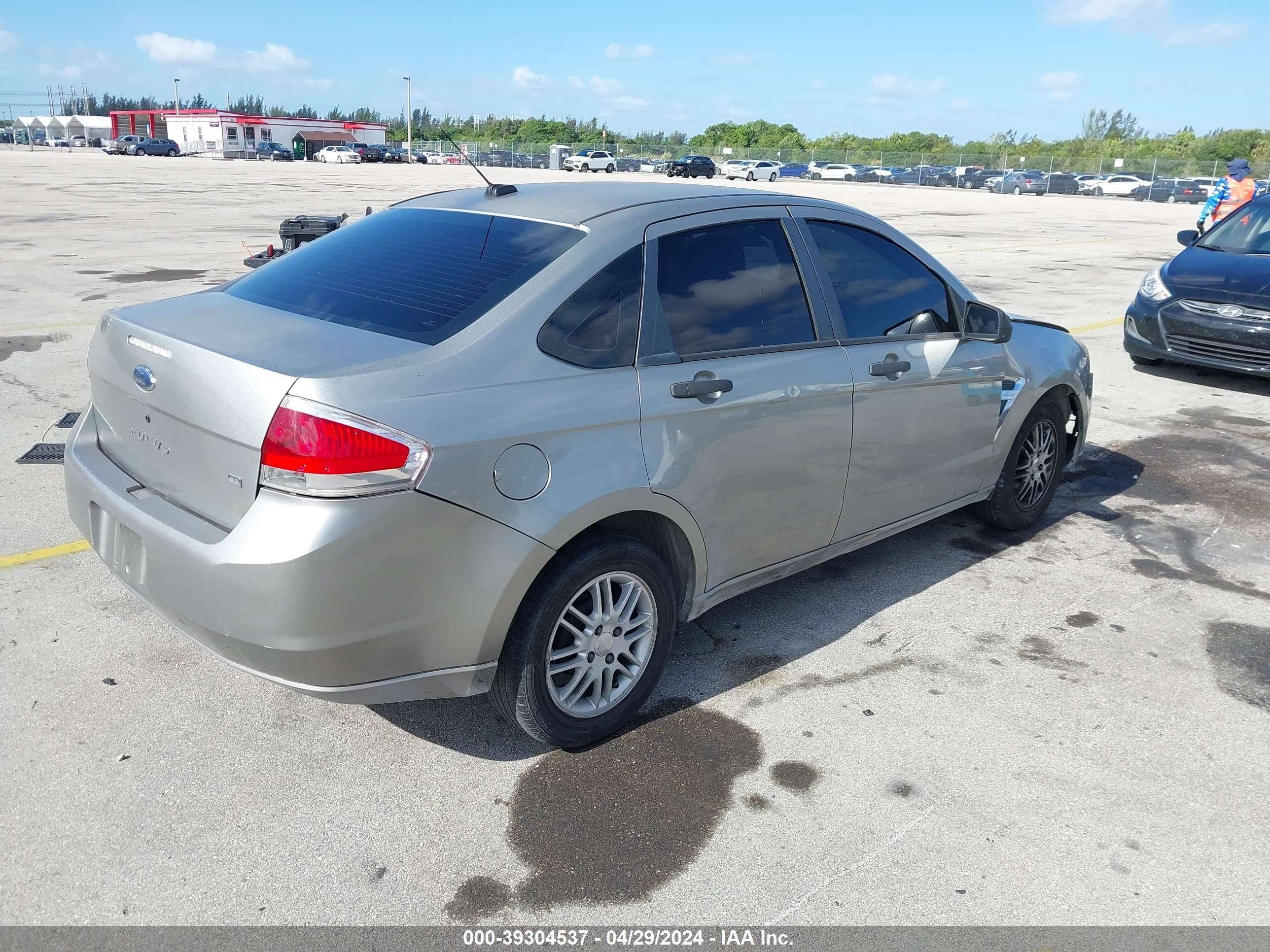 Photo 3 VIN: 1FAHP35N88W161277 - FORD FOCUS 