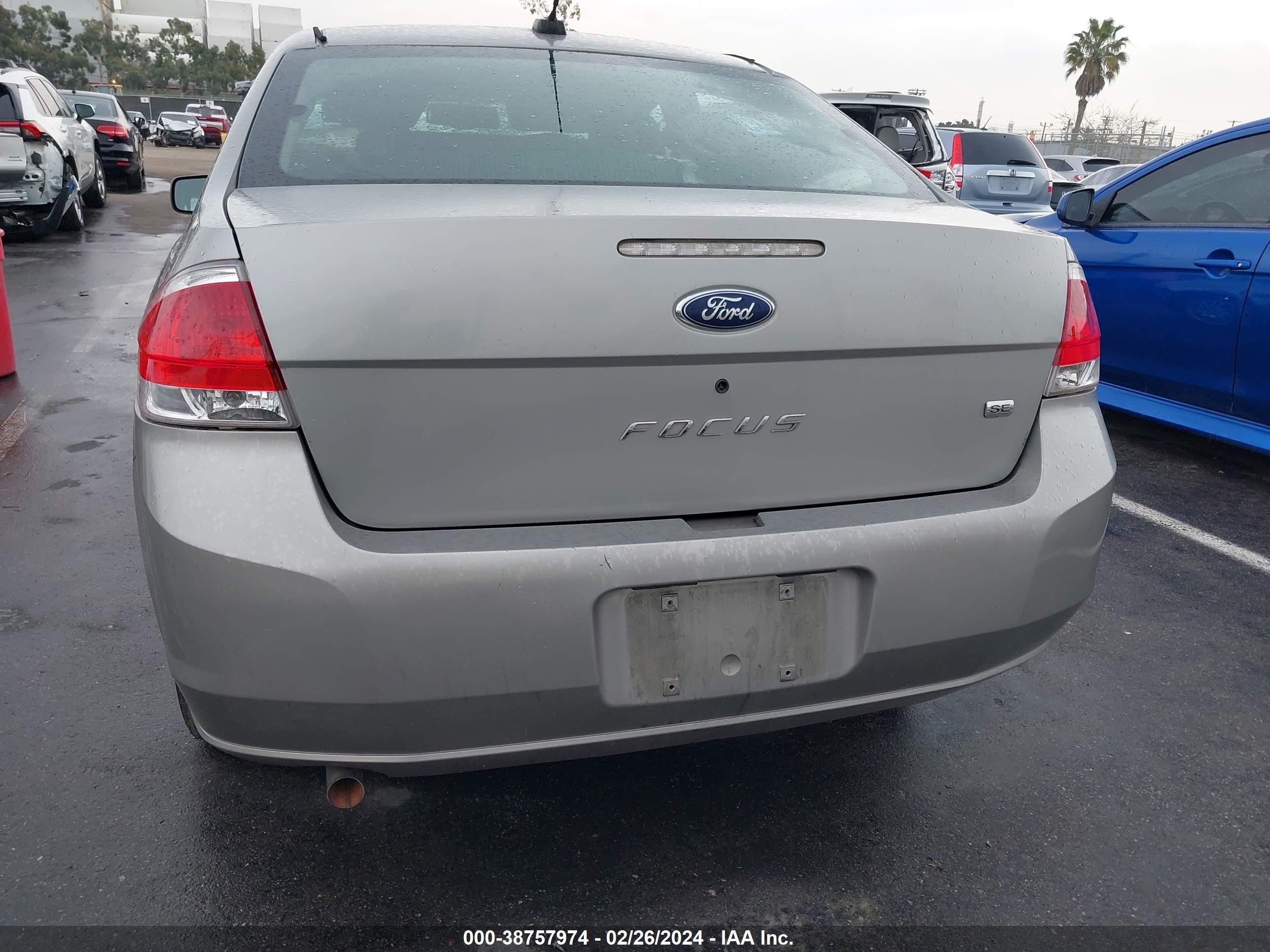 Photo 16 VIN: 1FAHP35N88W263498 - FORD FOCUS 