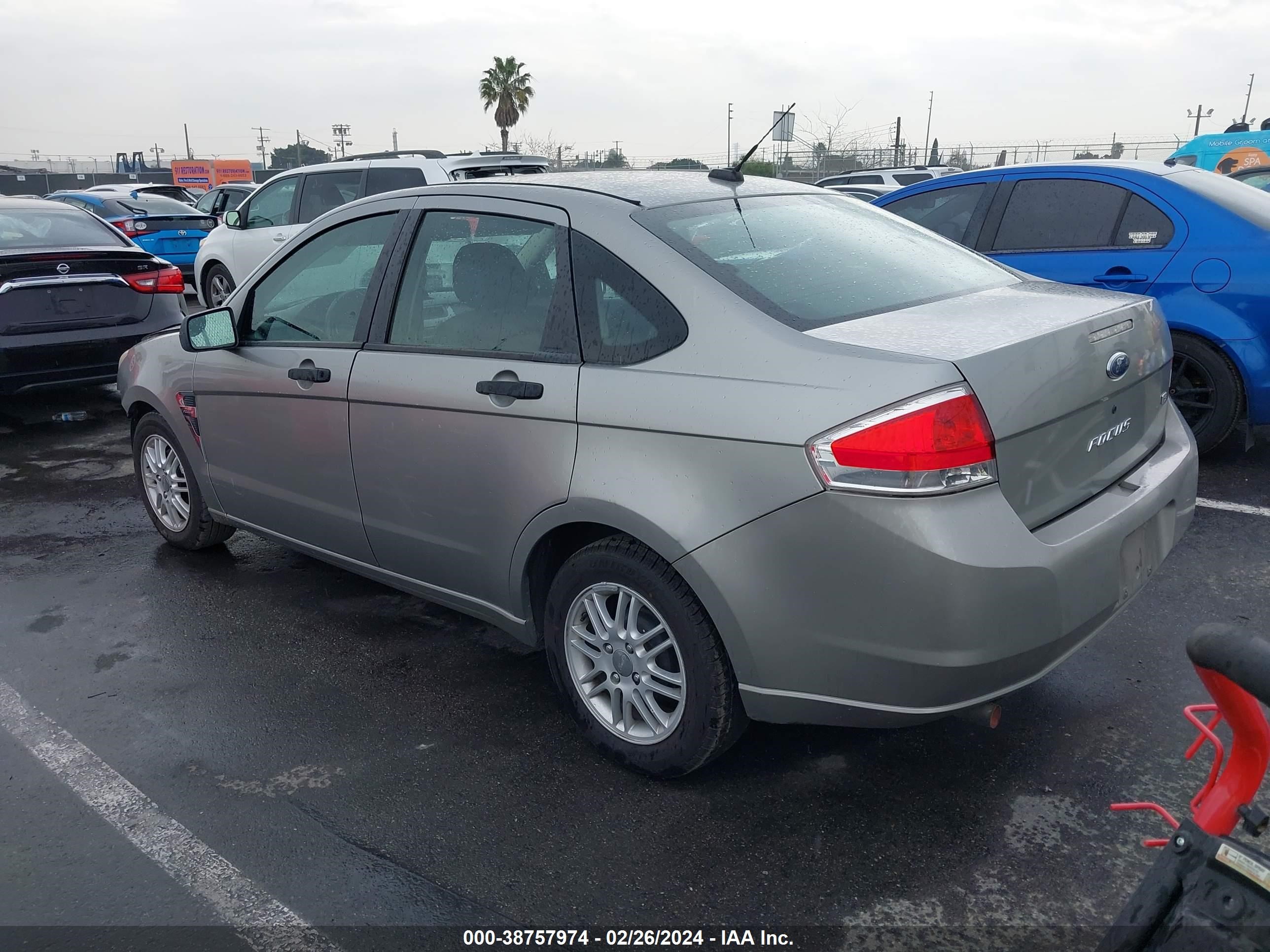 Photo 2 VIN: 1FAHP35N88W263498 - FORD FOCUS 