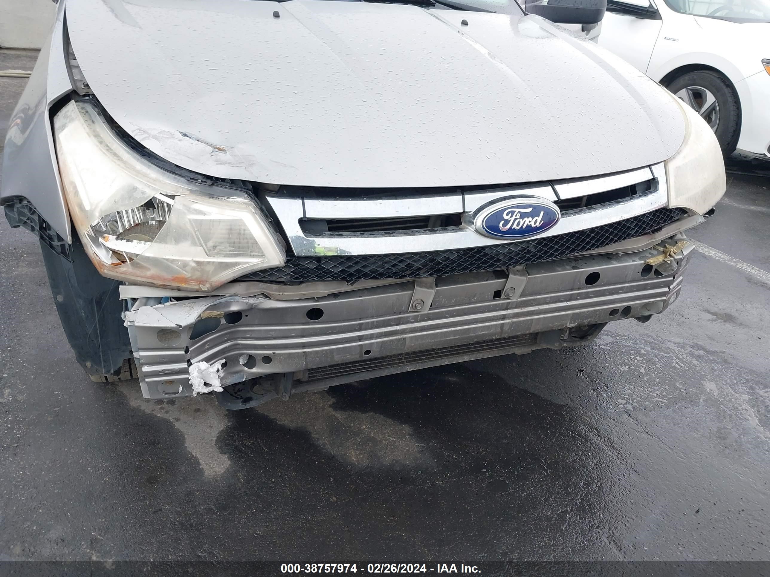 Photo 5 VIN: 1FAHP35N88W263498 - FORD FOCUS 