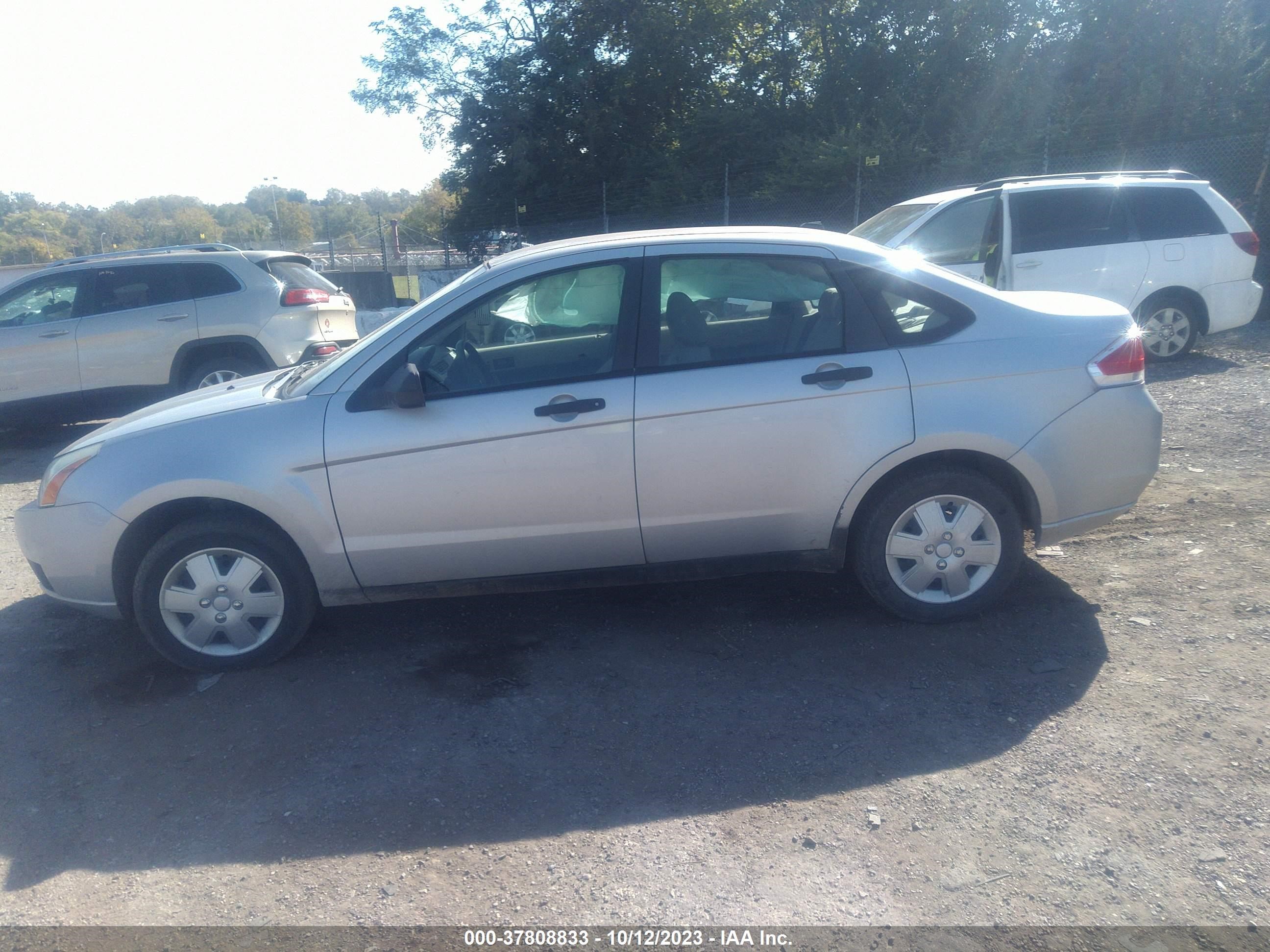 Photo 12 VIN: 1FAHP35N89W226596 - FORD FOCUS 