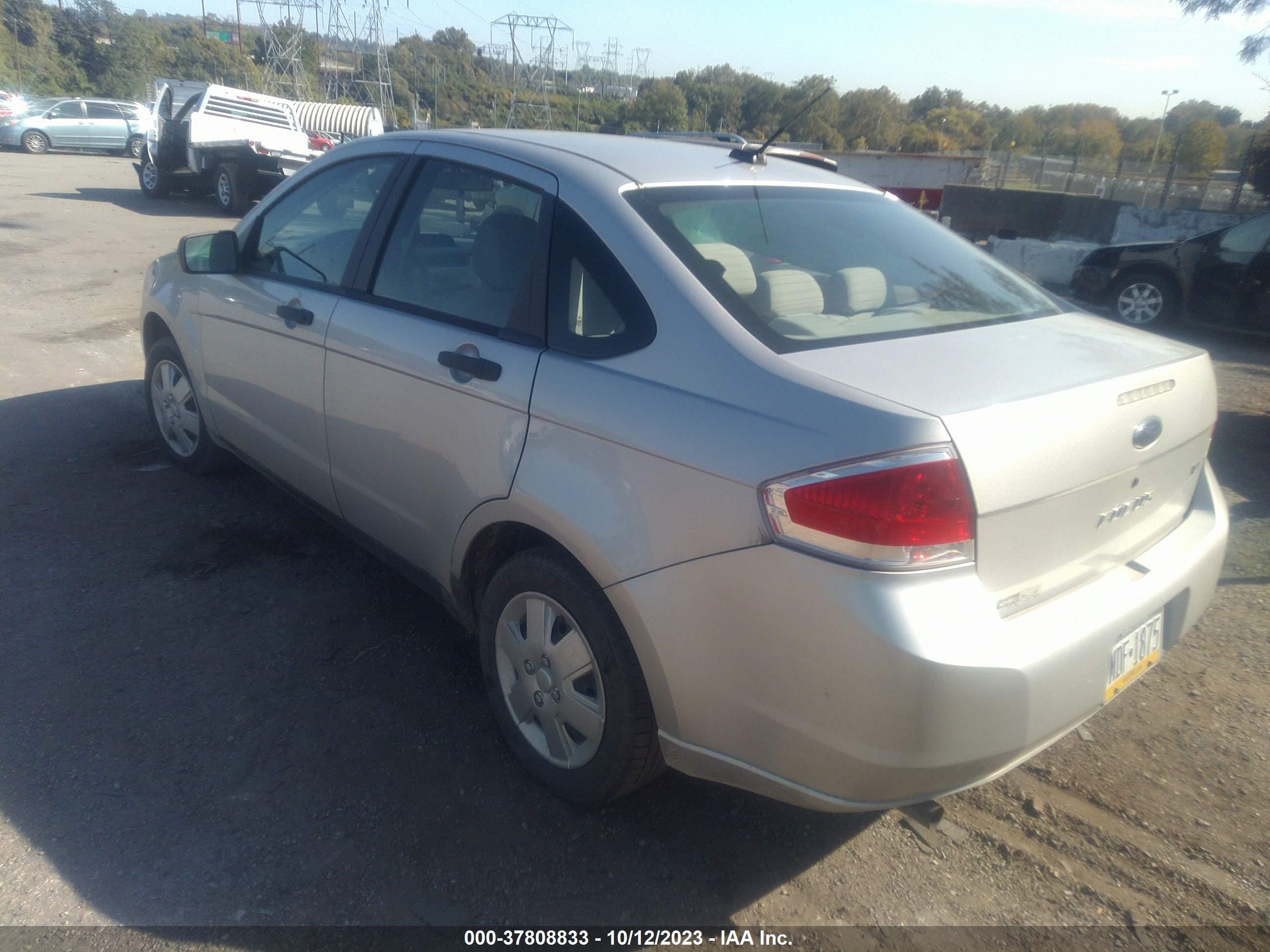 Photo 2 VIN: 1FAHP35N89W226596 - FORD FOCUS 