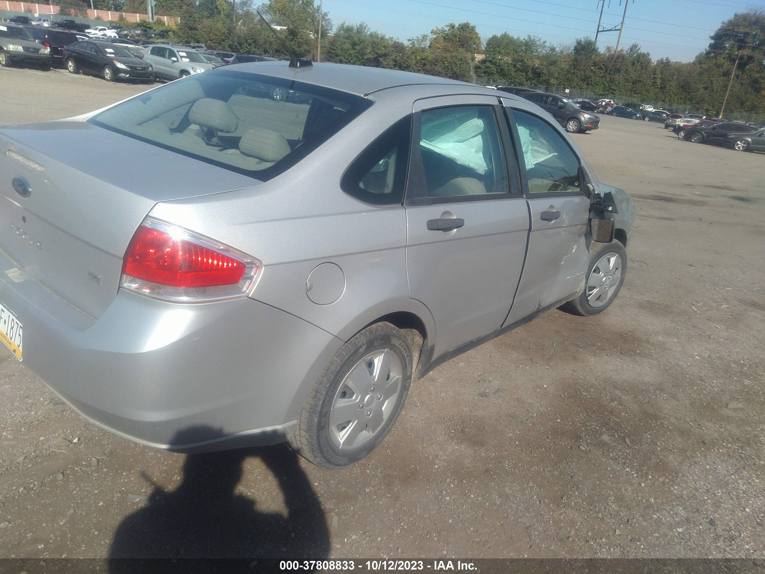 Photo 3 VIN: 1FAHP35N89W226596 - FORD FOCUS 