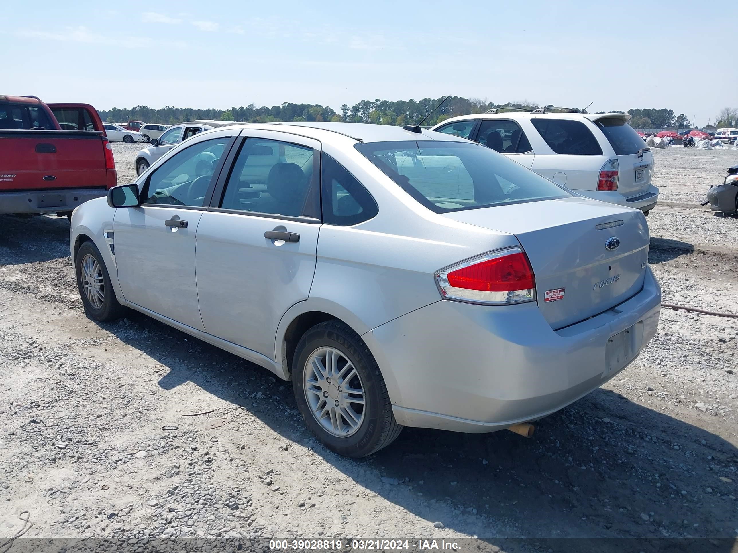 Photo 2 VIN: 1FAHP35N98W183871 - FORD FOCUS 