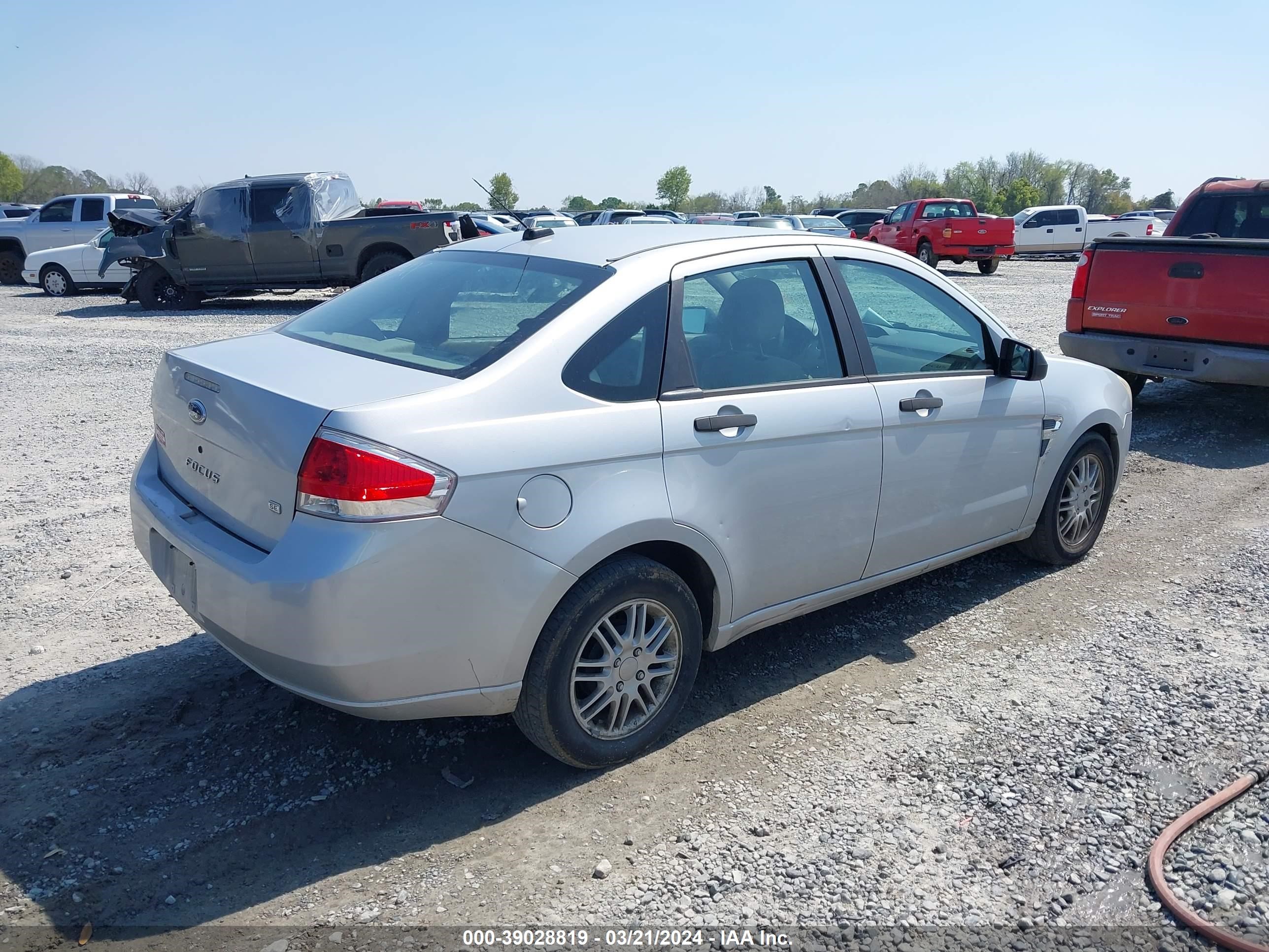 Photo 3 VIN: 1FAHP35N98W183871 - FORD FOCUS 