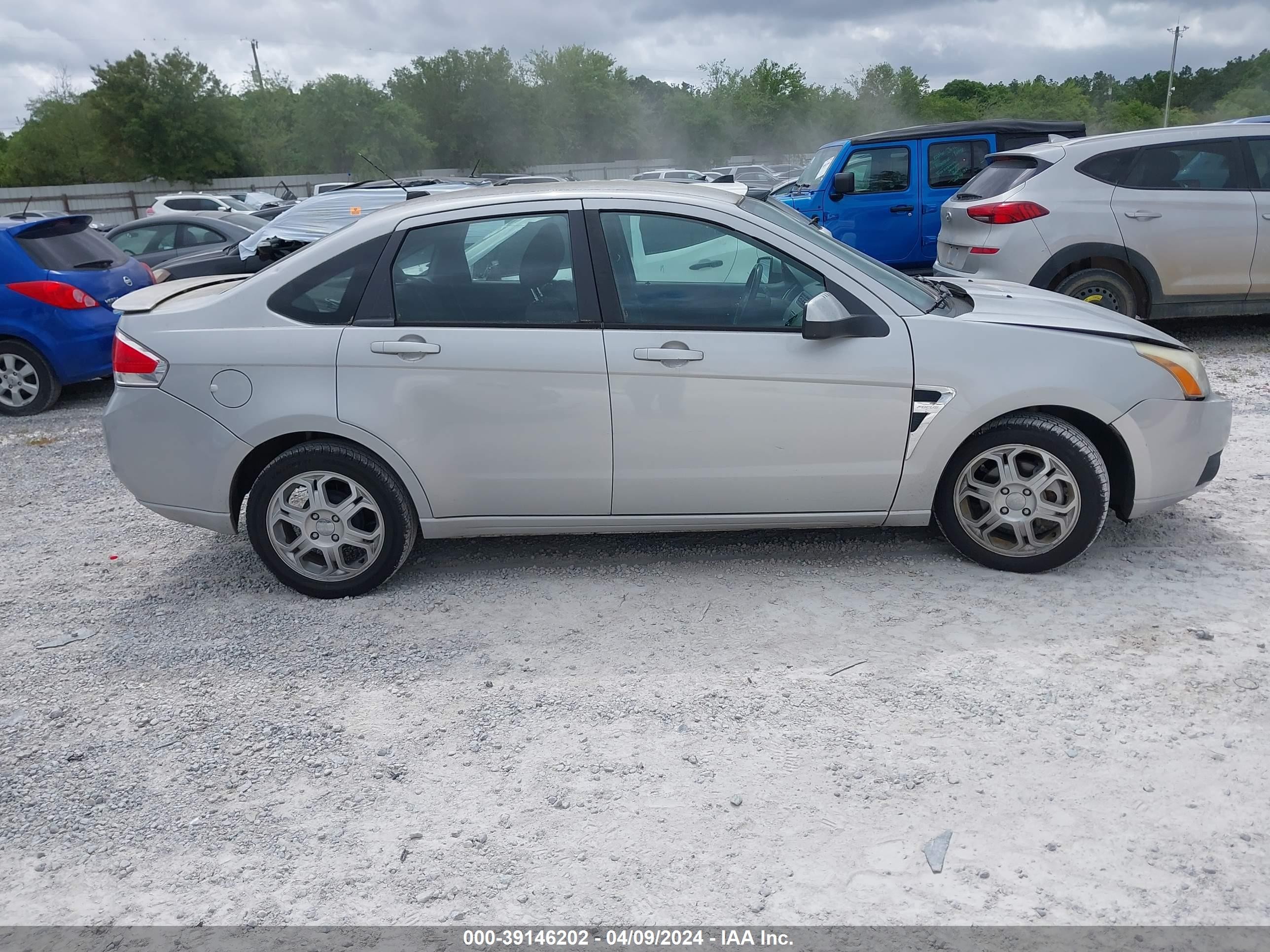 Photo 12 VIN: 1FAHP35N98W216271 - FORD FOCUS 