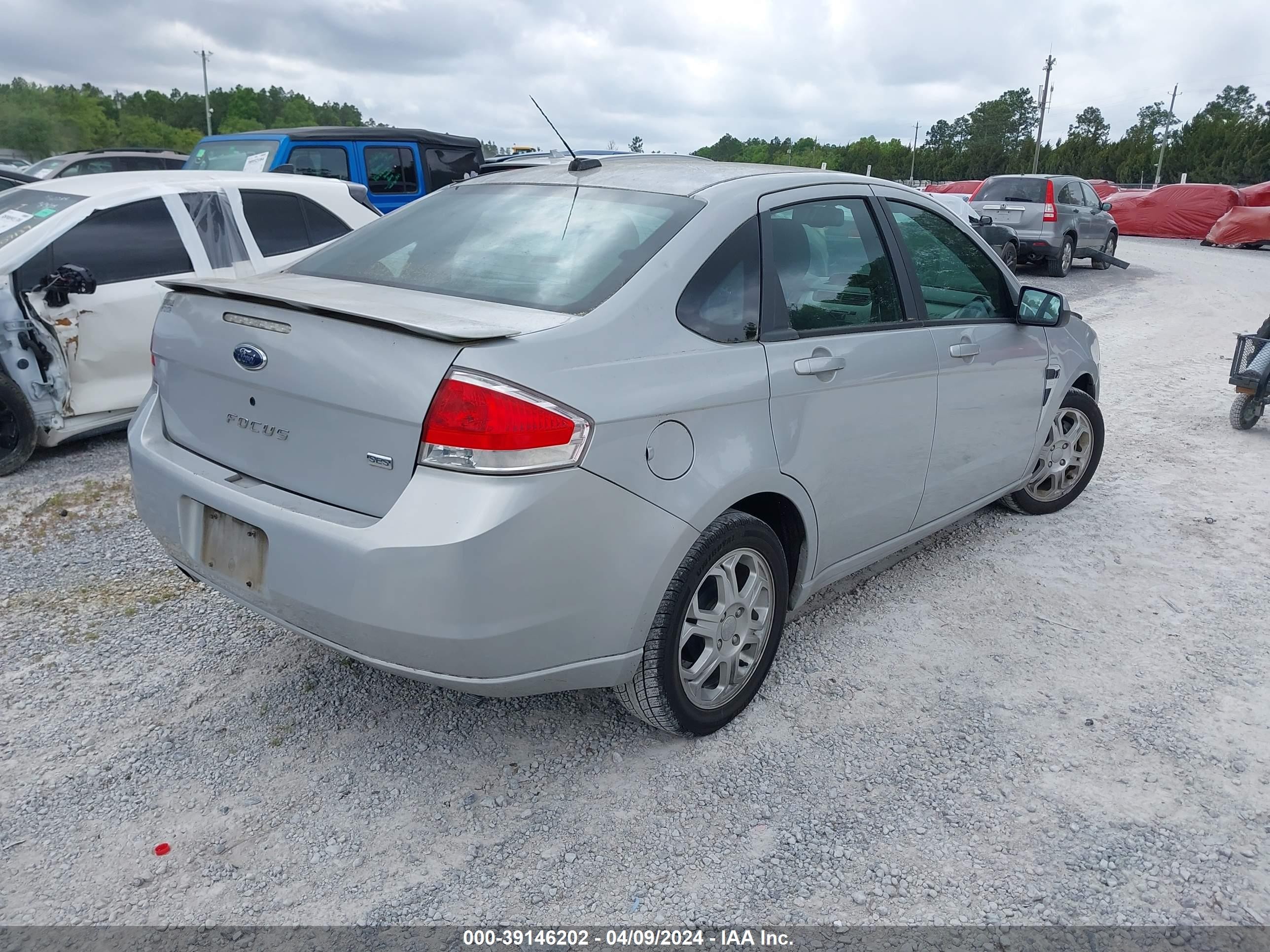 Photo 3 VIN: 1FAHP35N98W216271 - FORD FOCUS 