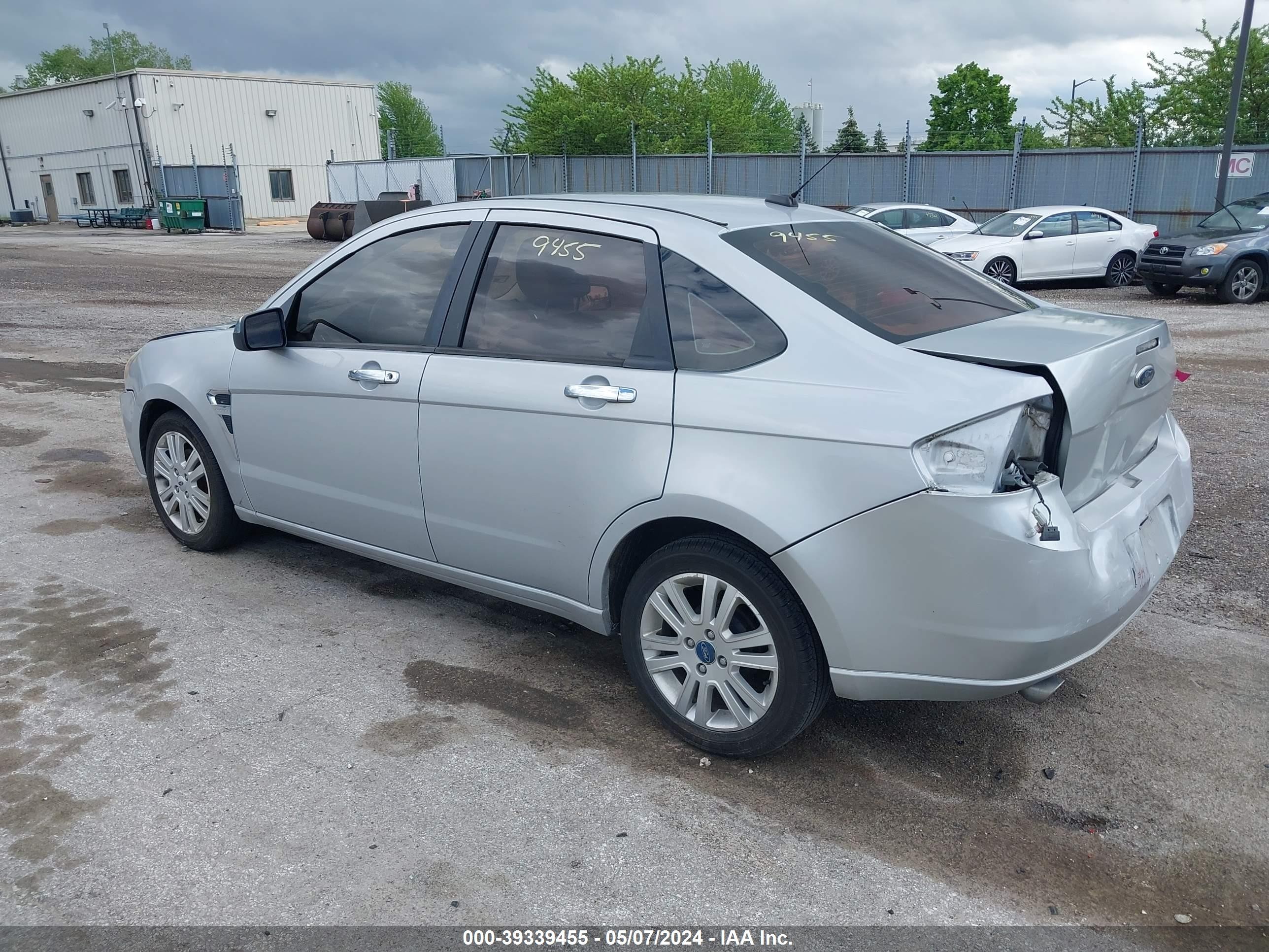 Photo 2 VIN: 1FAHP35N98W220885 - FORD FOCUS 