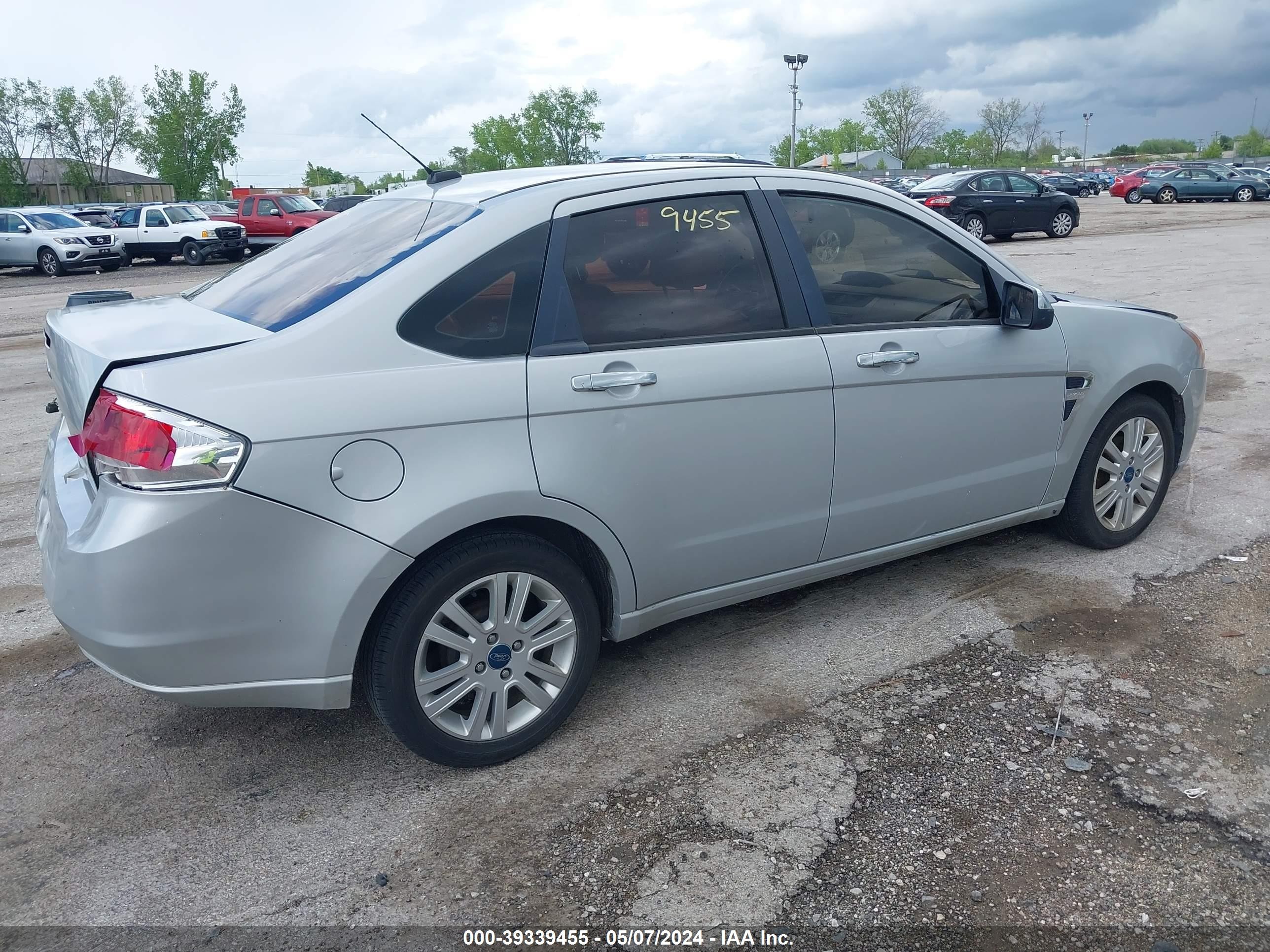 Photo 3 VIN: 1FAHP35N98W220885 - FORD FOCUS 