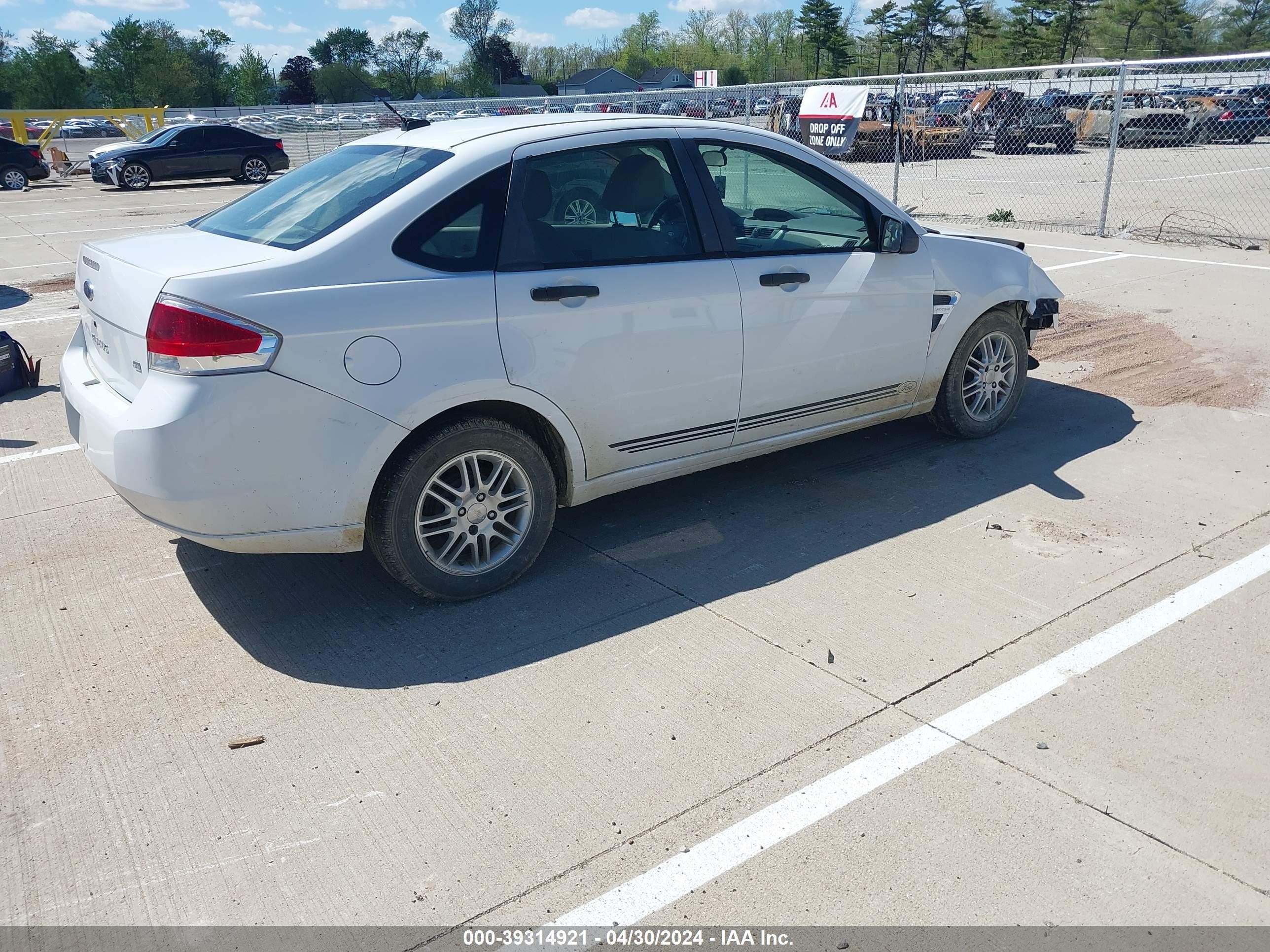 Photo 3 VIN: 1FAHP35N98W250842 - FORD FOCUS 