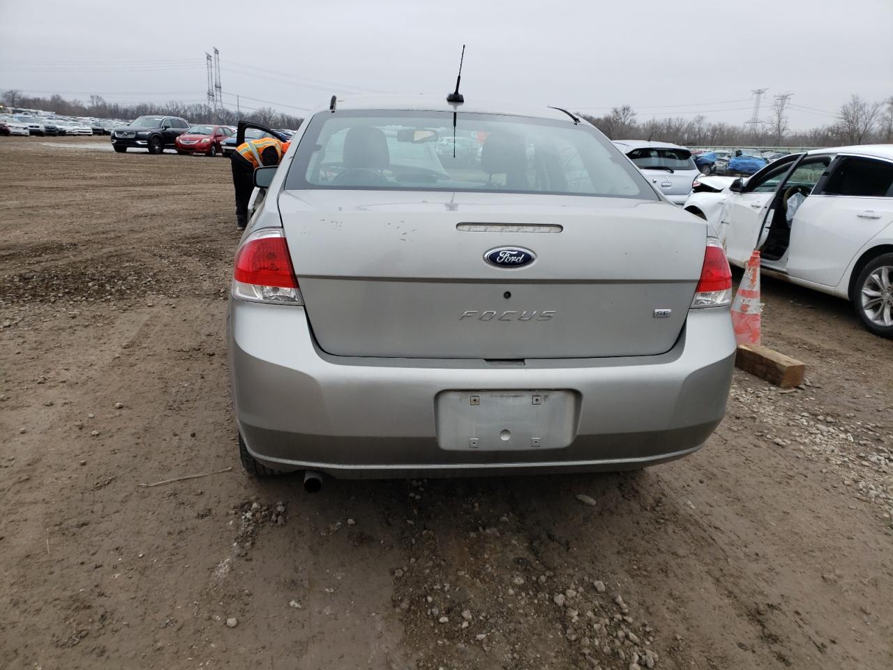 Photo 5 VIN: 1FAHP35N98W256253 - FORD FOCUS 