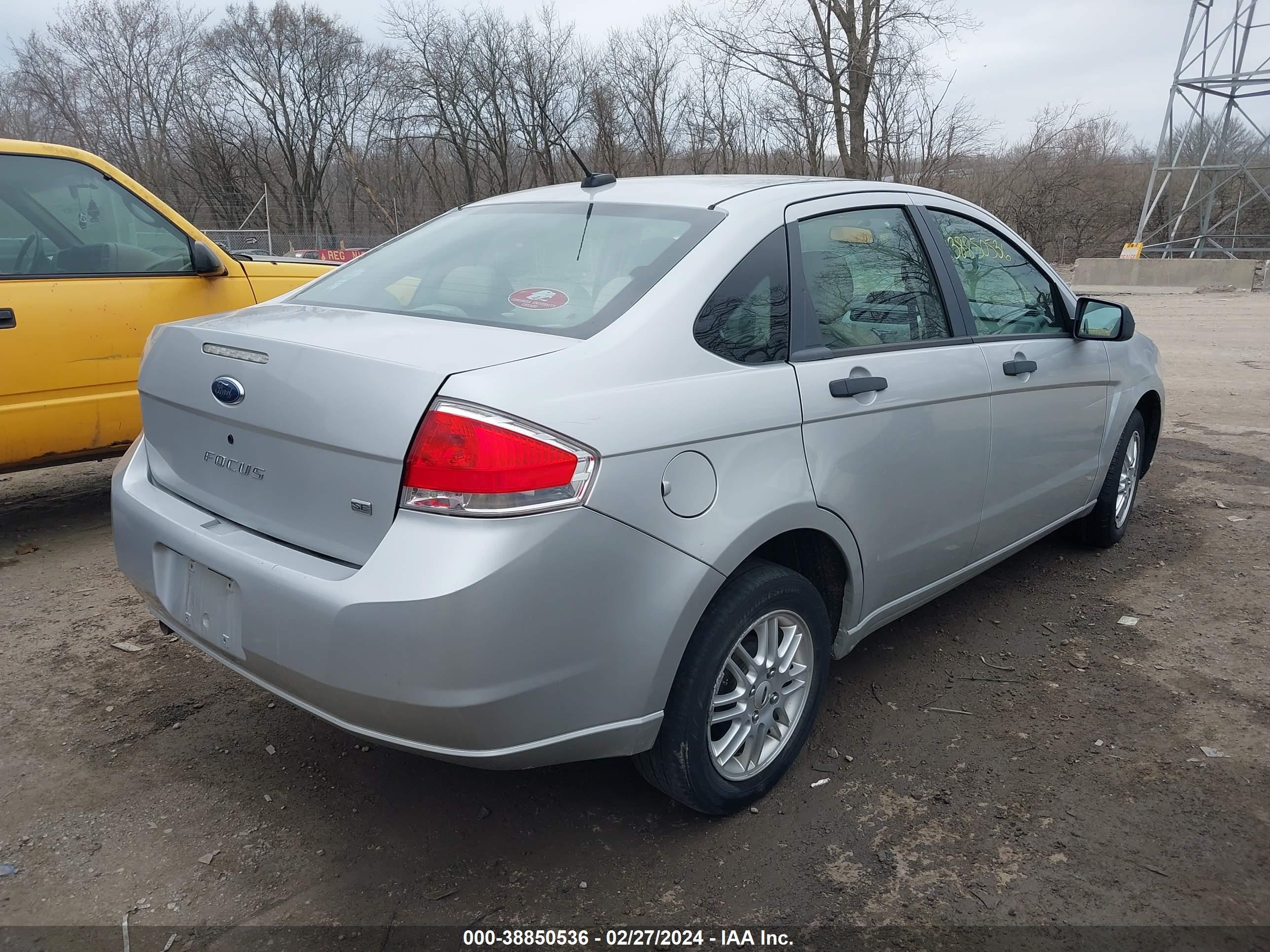 Photo 3 VIN: 1FAHP35N99W247490 - FORD FOCUS 