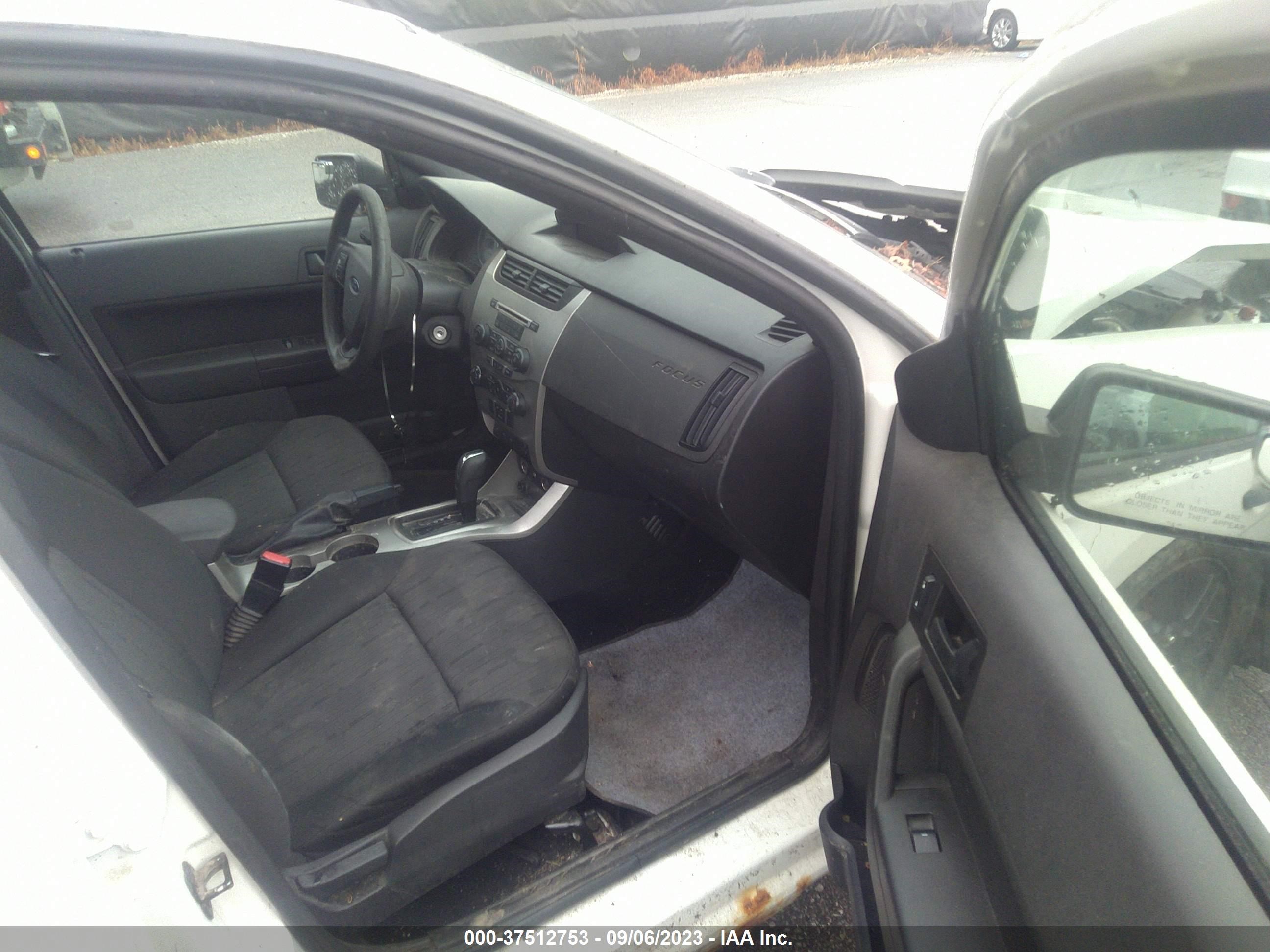 Photo 4 VIN: 1FAHP35N99W257906 - FORD FOCUS 