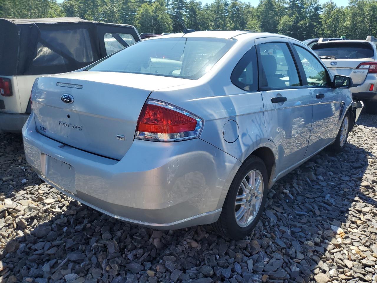 Photo 2 VIN: 1FAHP35NX8W150815 - FORD FOCUS 