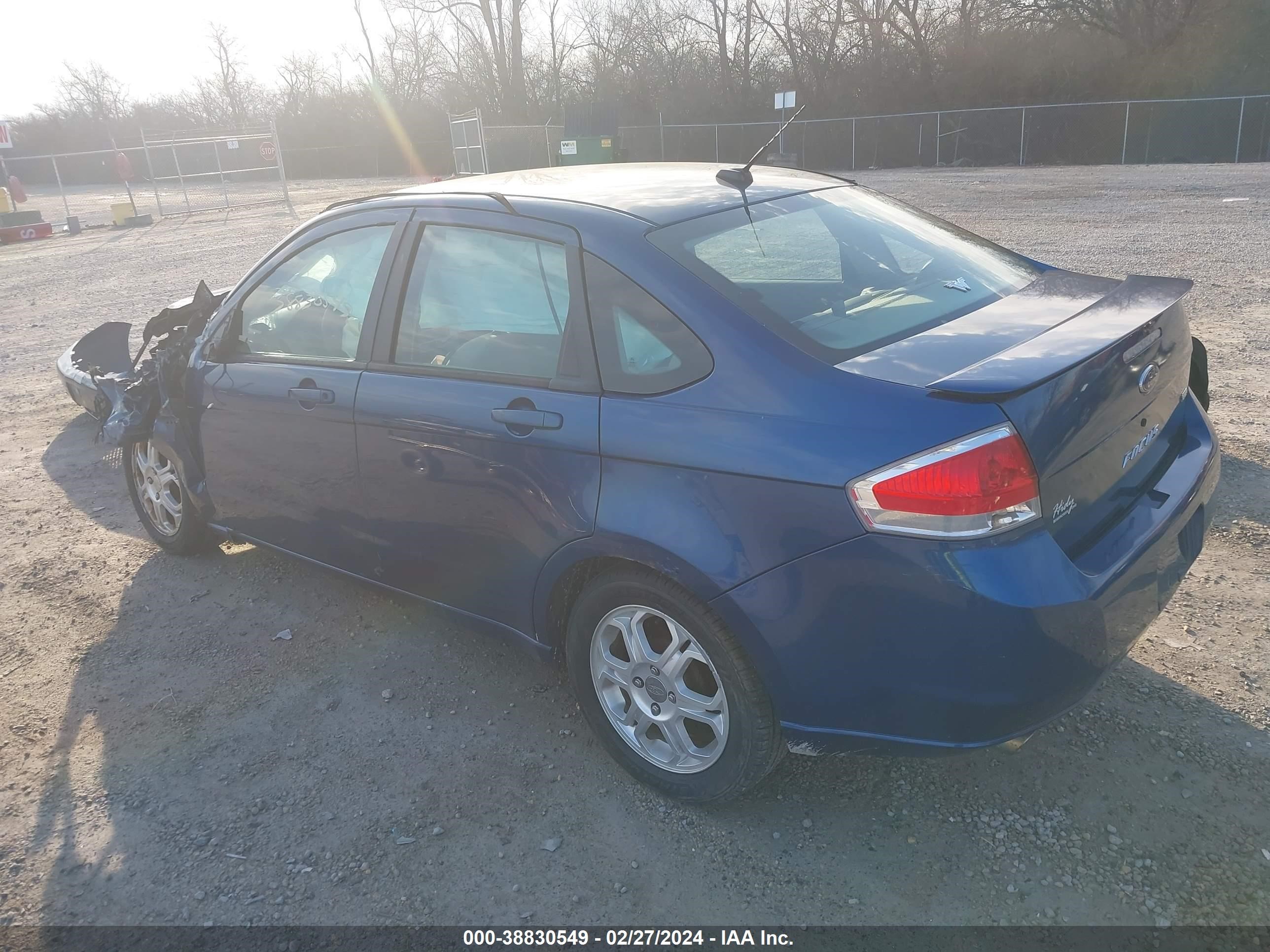 Photo 2 VIN: 1FAHP35NX8W151270 - FORD FOCUS 