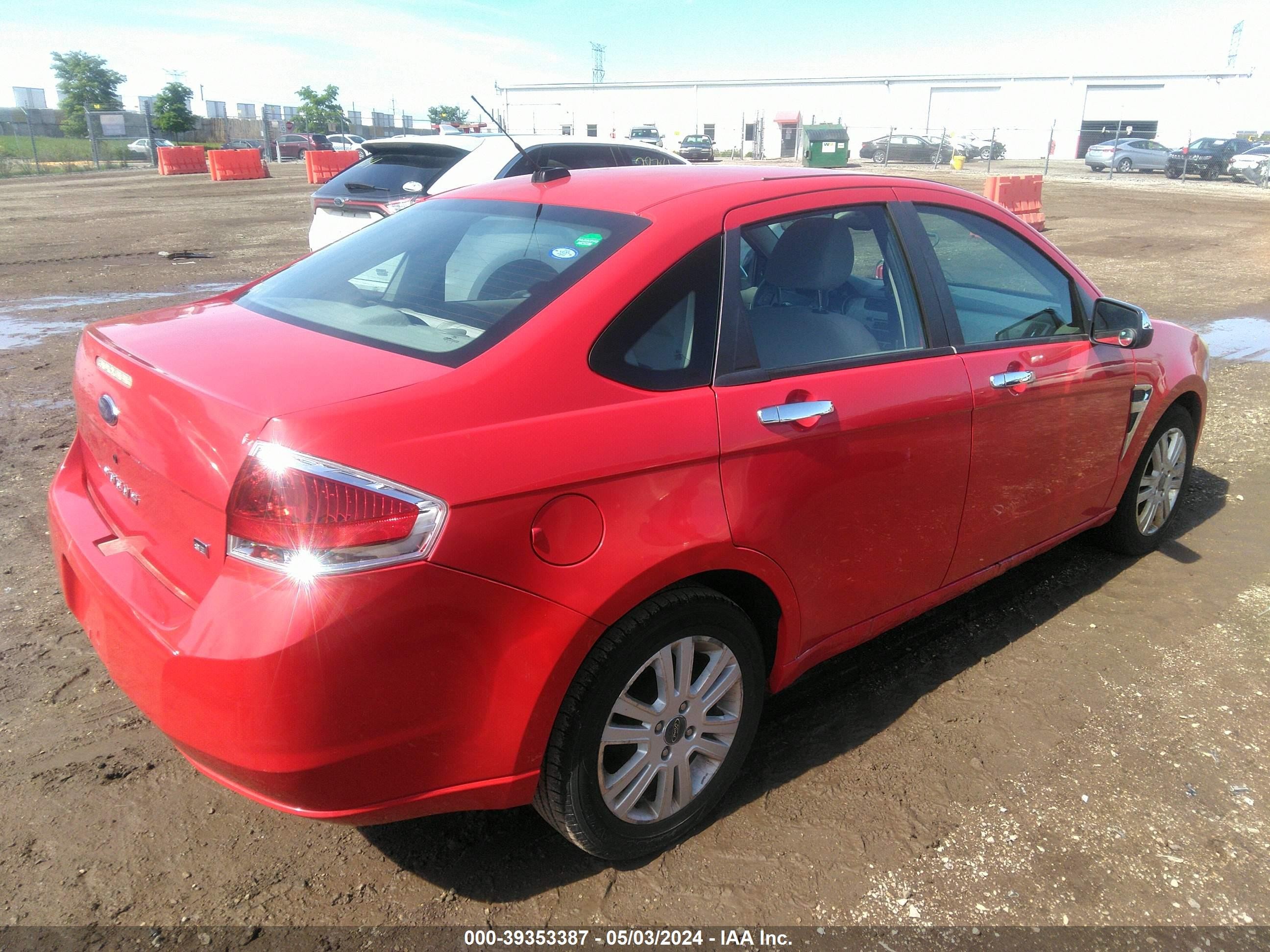 Photo 3 VIN: 1FAHP35NX8W166612 - FORD FOCUS 