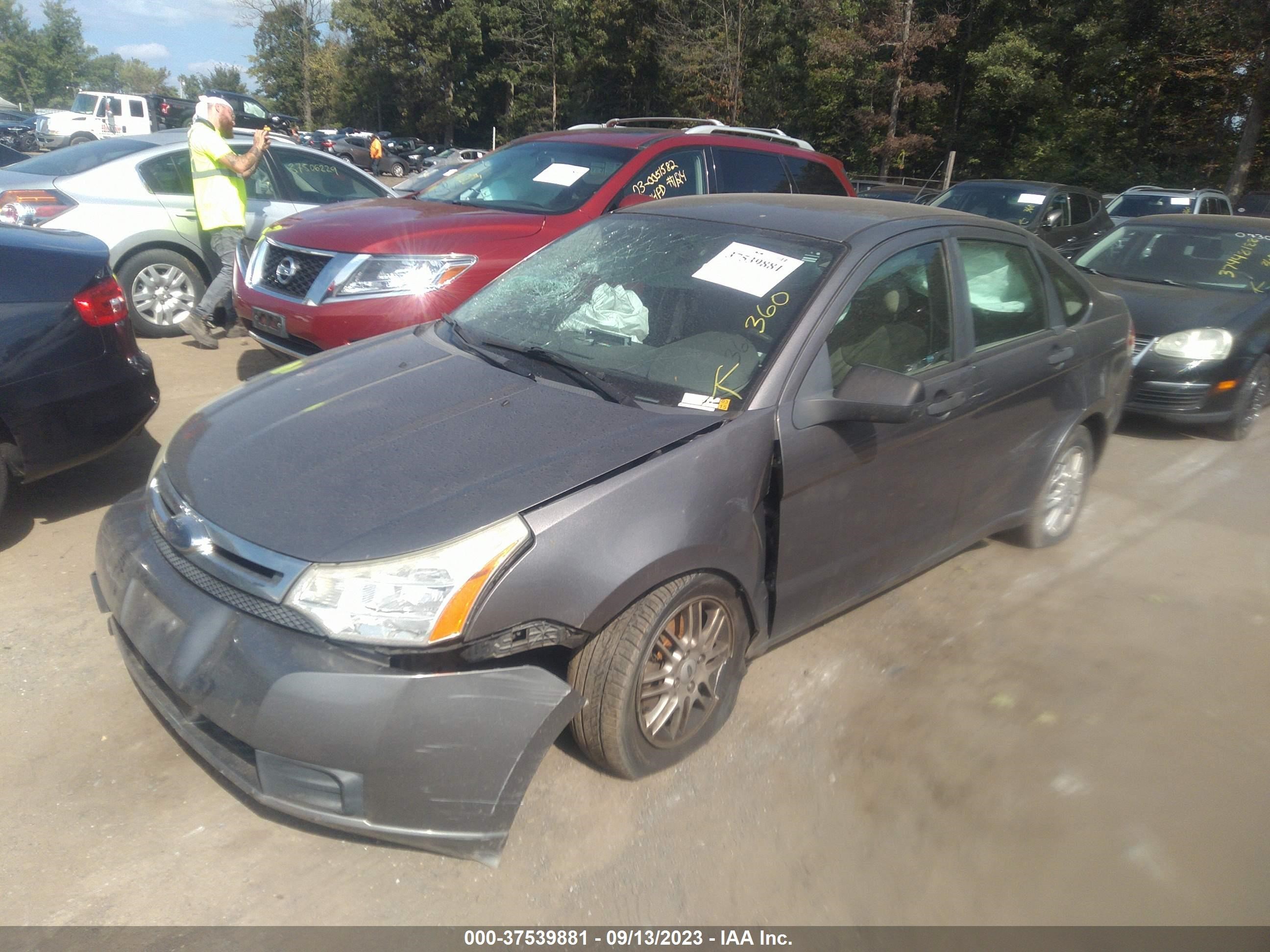 Photo 1 VIN: 1FAHP35NX9W128797 - FORD FOCUS 