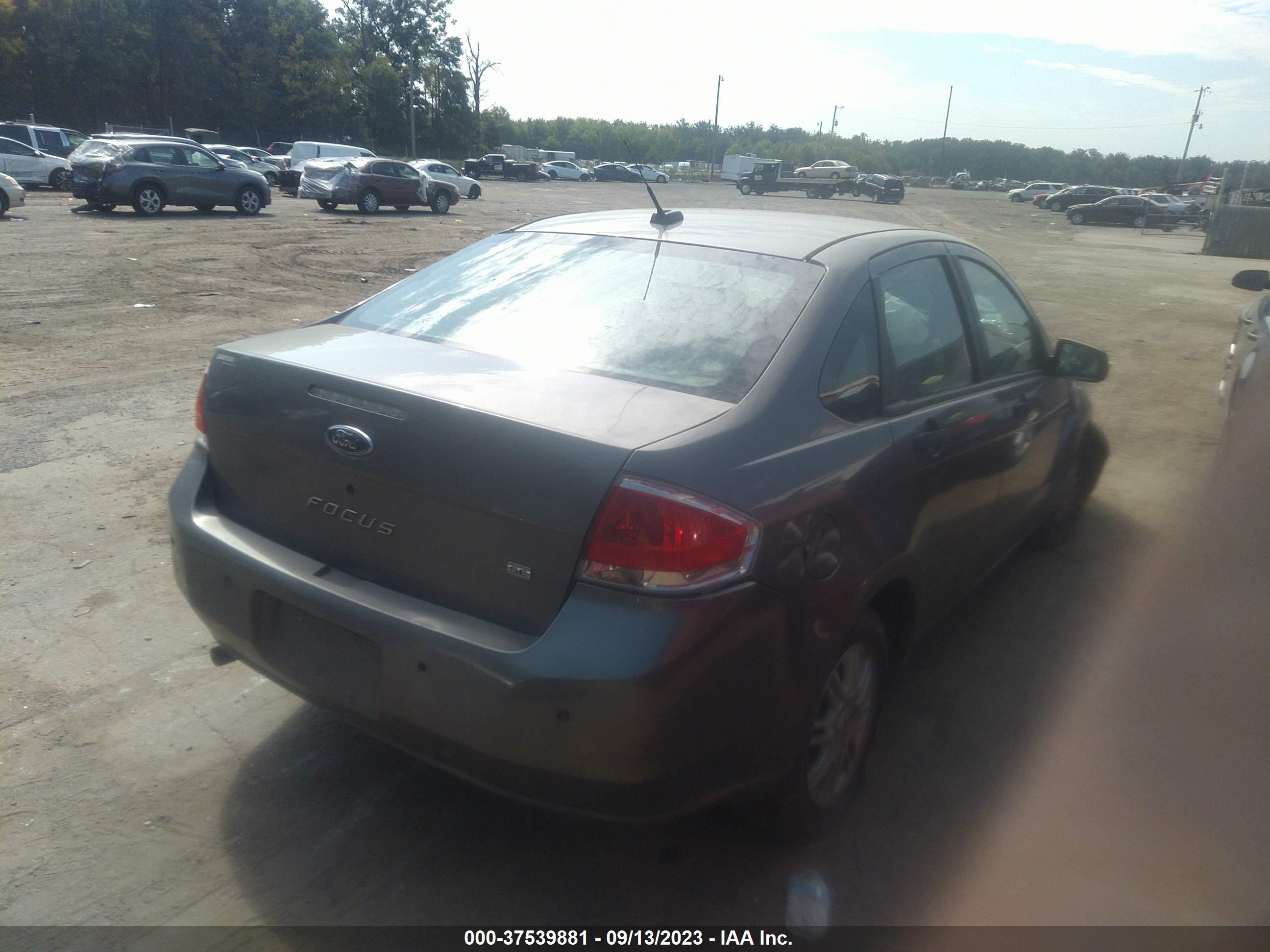 Photo 3 VIN: 1FAHP35NX9W128797 - FORD FOCUS 