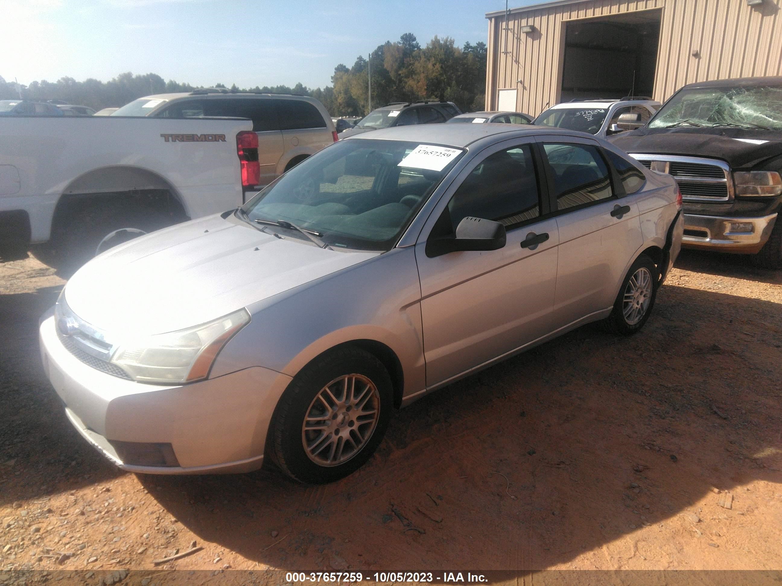 Photo 1 VIN: 1FAHP35NX9W208407 - FORD FOCUS 