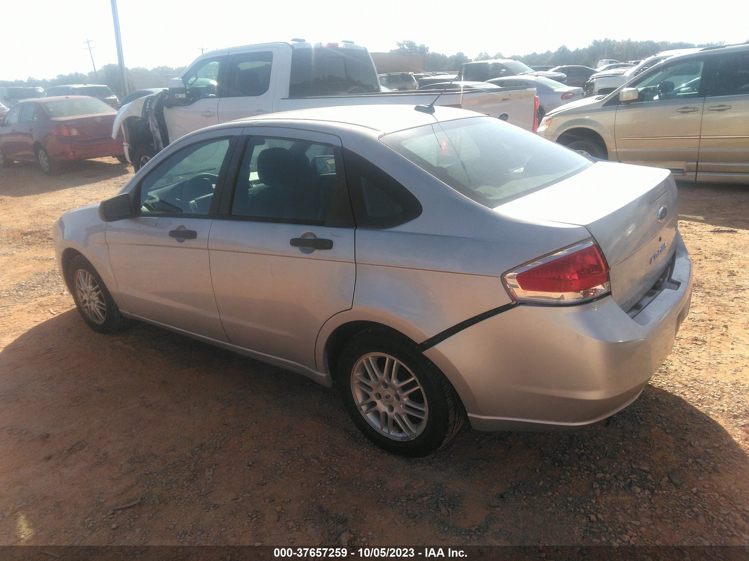 Photo 2 VIN: 1FAHP35NX9W208407 - FORD FOCUS 