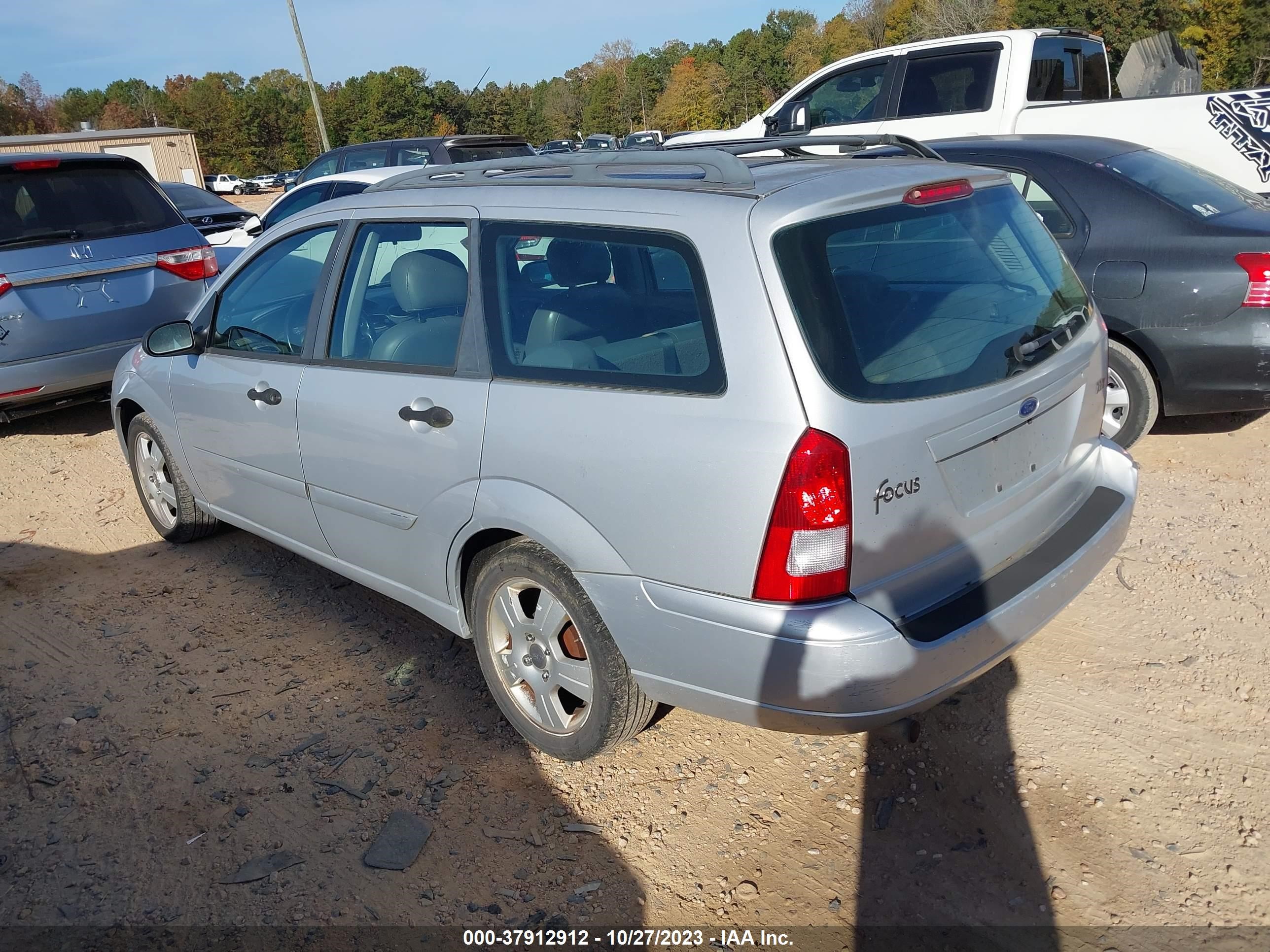 Photo 2 VIN: 1FAHP36313W103677 - FORD FOCUS 